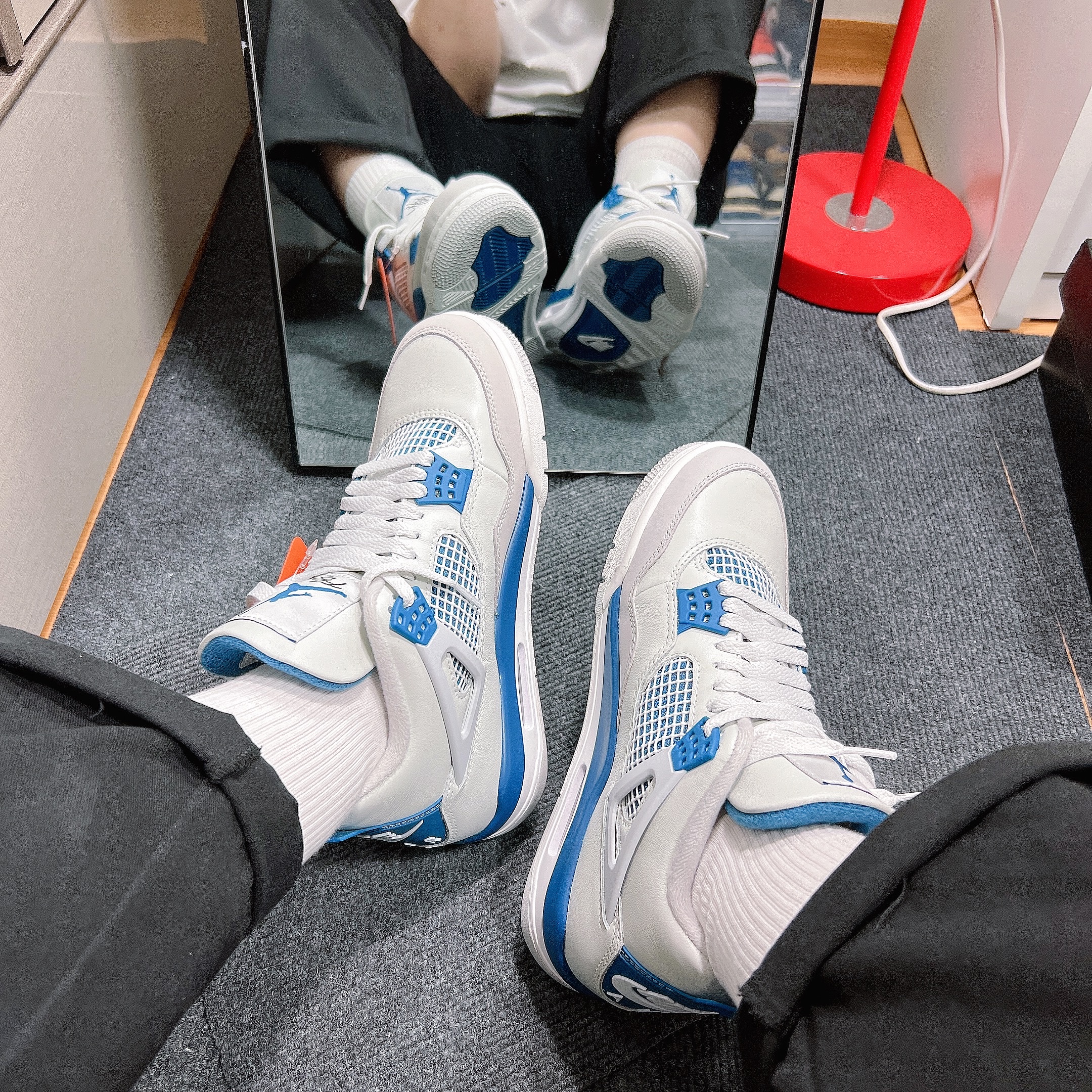 Jordan 4 Retro Industrial Blue 착용 스타일 - 4
