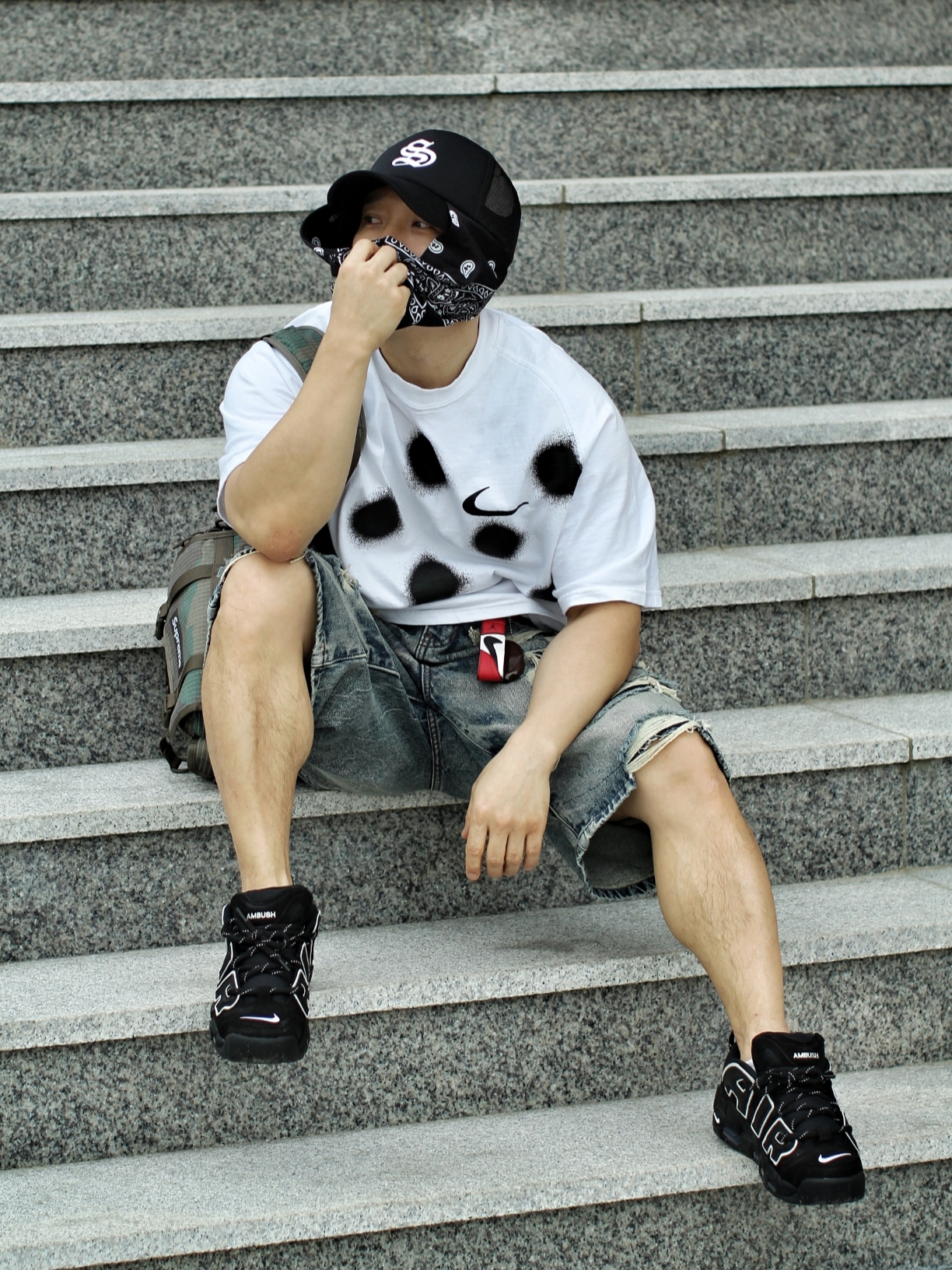 Nike x Off-White NRG Short Sleeve T-Shirt White, Supreme Mini Duffle Bag Woodland Camo - 24SS 착용 스타일 - 3