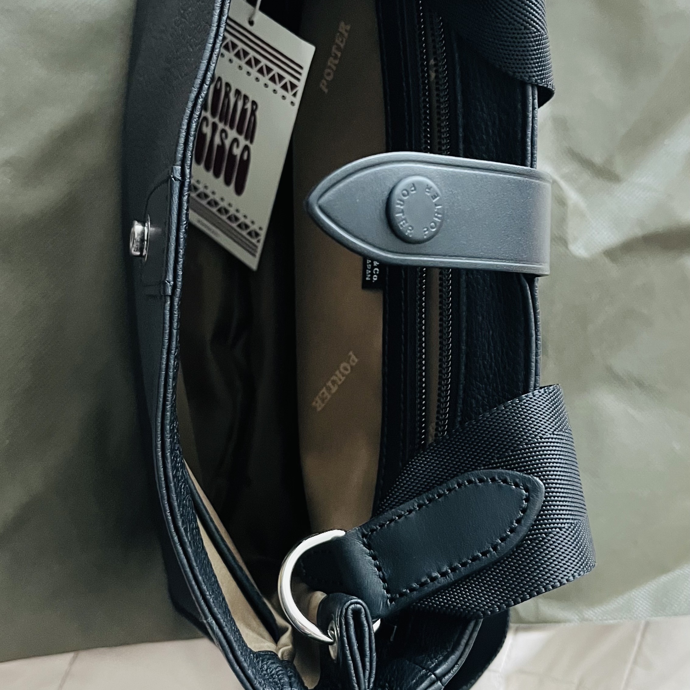 Porter Cisco Shoulder Bag Black 착용 스타일 - 1
