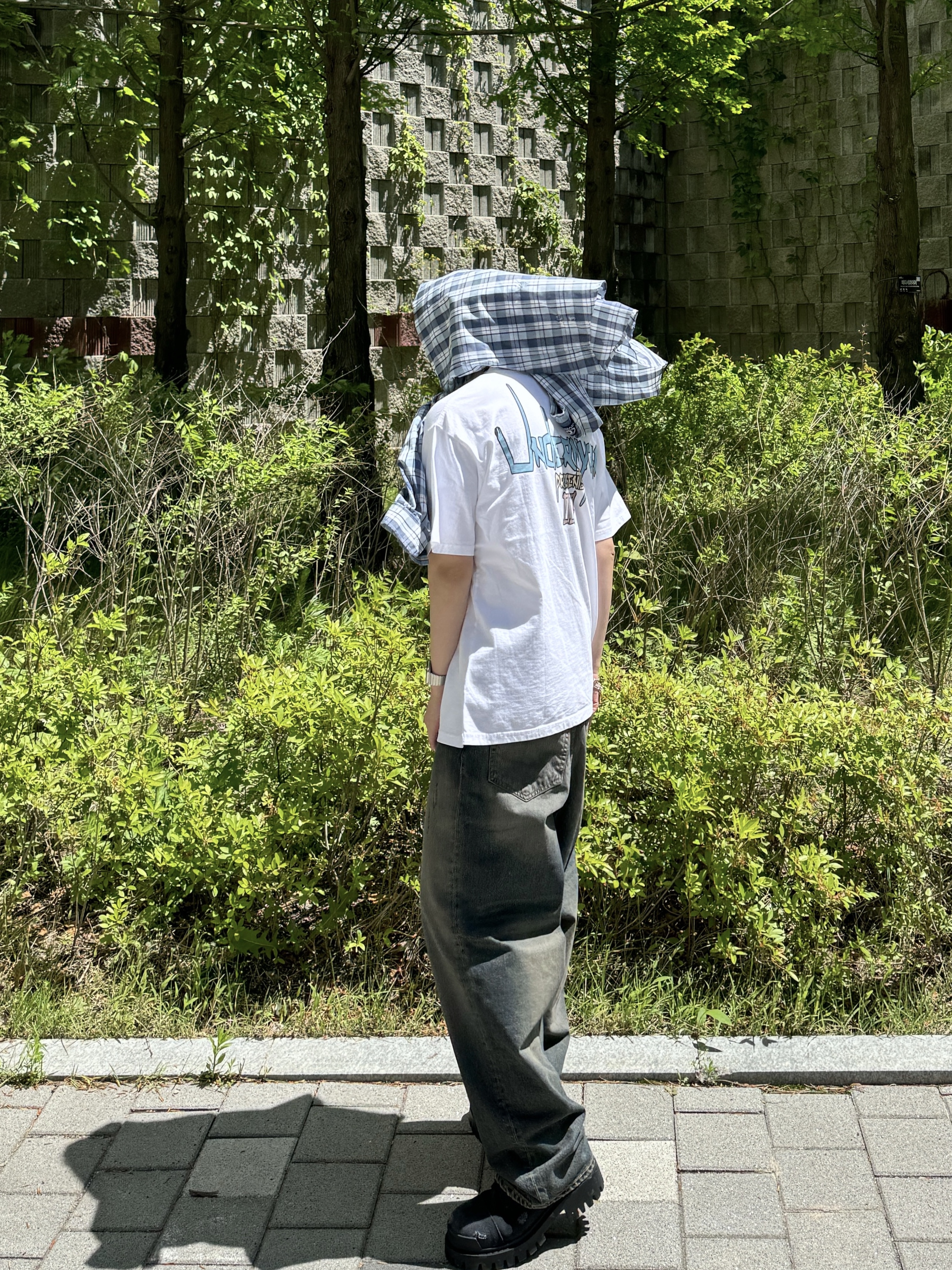 Undermycar Iek Hand Brush Washed Wide Jeans Corrosion Blue - 23FW, Balenciaga Combat Strike 20mm Boots Black 착용 스타일 - 3