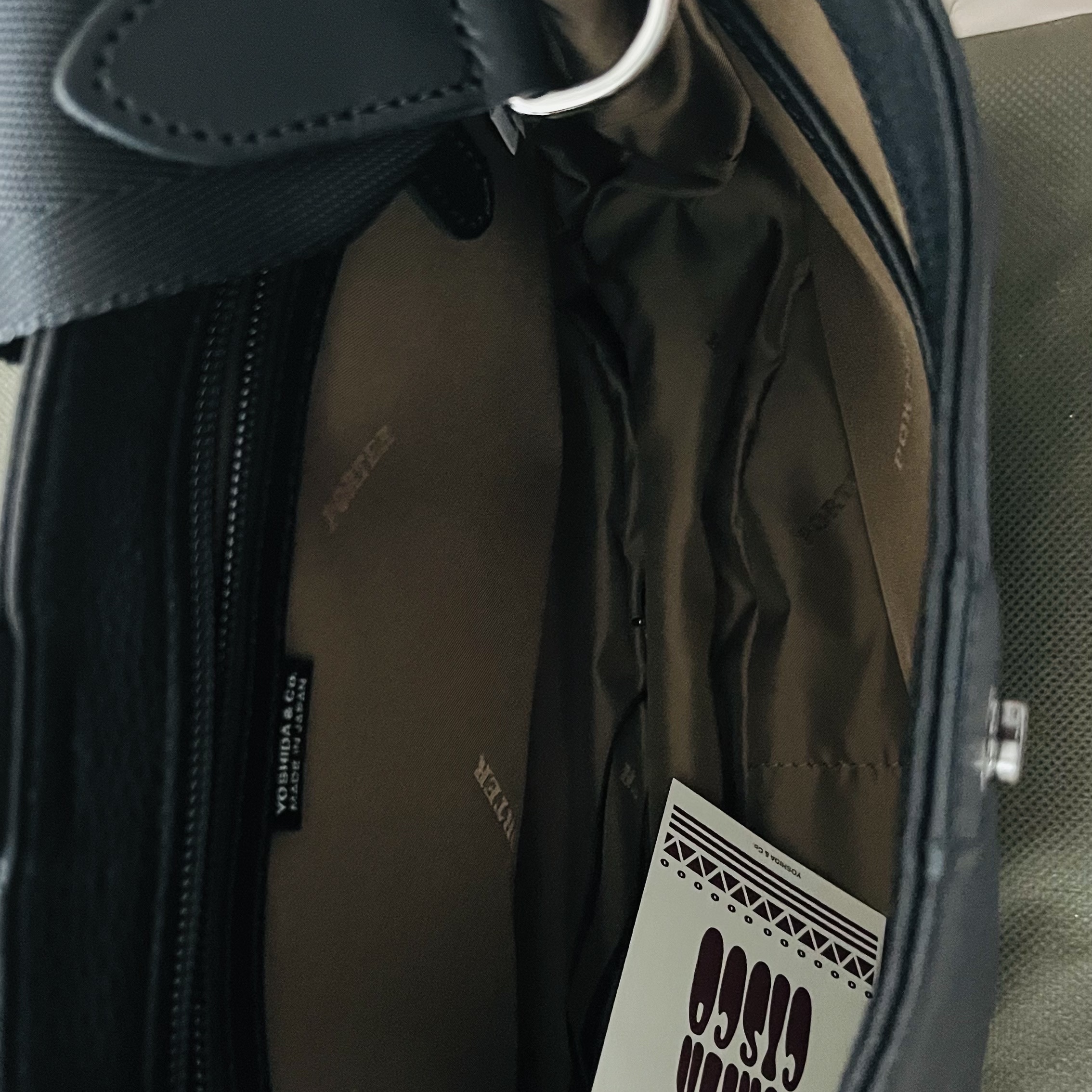 Porter Cisco Shoulder Bag Black 착용 스타일 - 3
