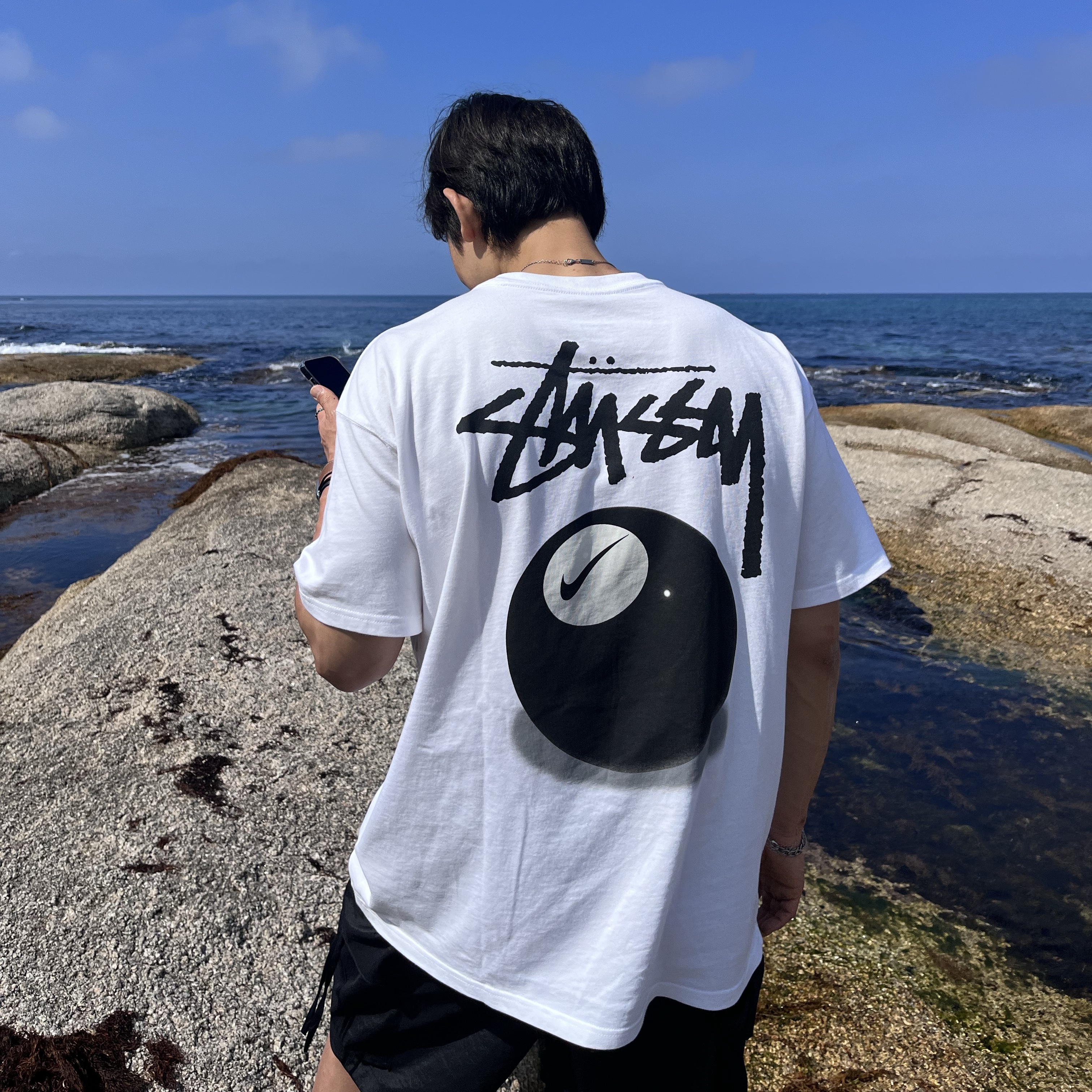 Nike x Stussy NRG FL SS 8 Ball T-Shirt White (DO9322-100), Maison Mihara Yasuhiro Peterson OG Sole Canvas Low Sneakers Black 착용 스타일 - 1