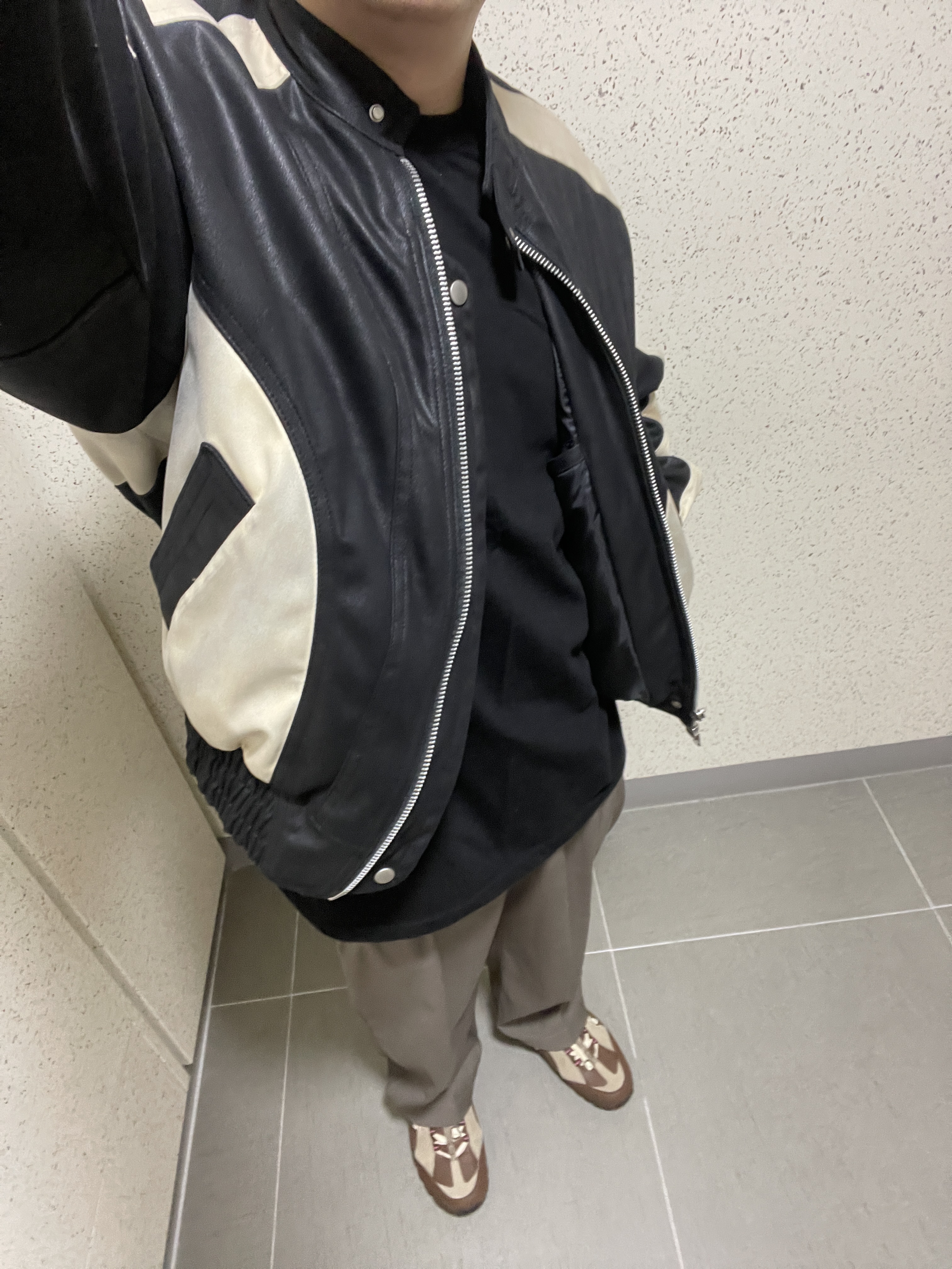 Nike x Jacquemus Air Humara LX Ale Brown and Gold 착용 스타일 - 2