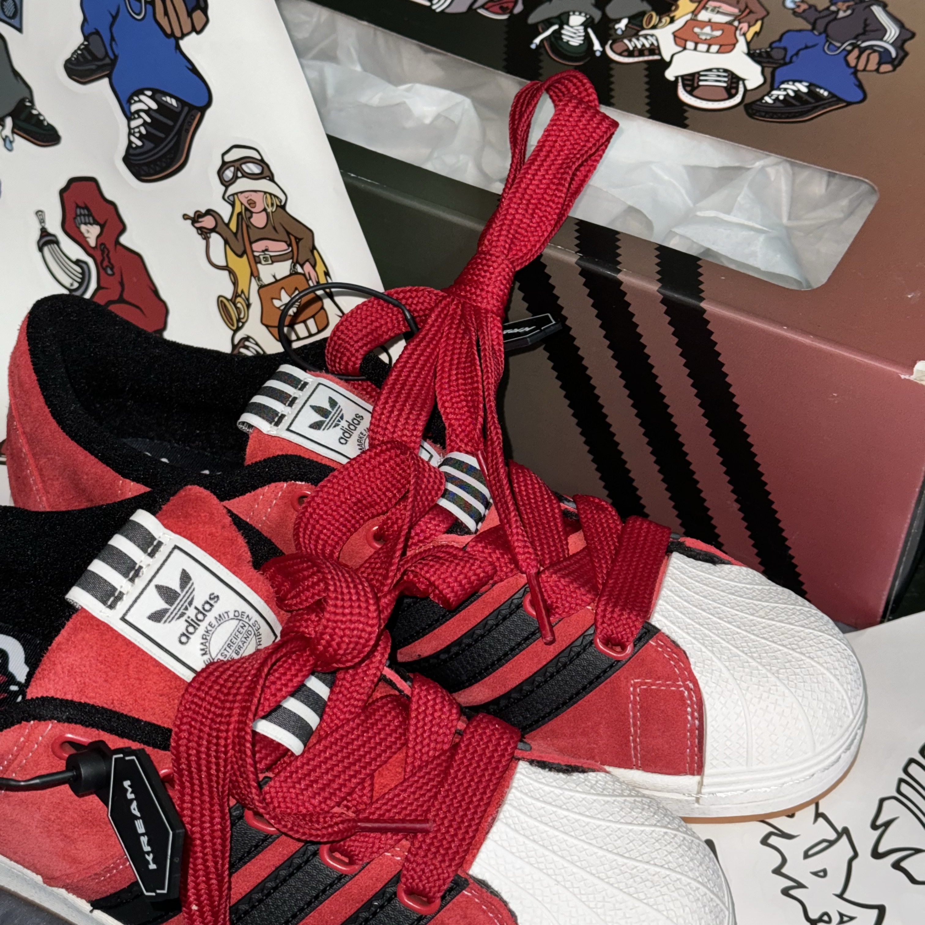 Adidas x YNuK Superstar Supermodified Power Red 착용 스타일