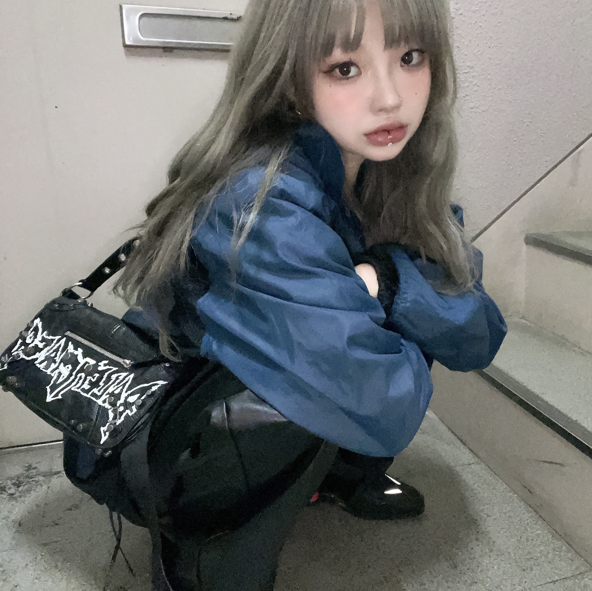 Nike x Martine Rose Shox MR4 Black, Balenciaga Le Cagole XS Flap Bag DIY Metalin Black 착용 스타일