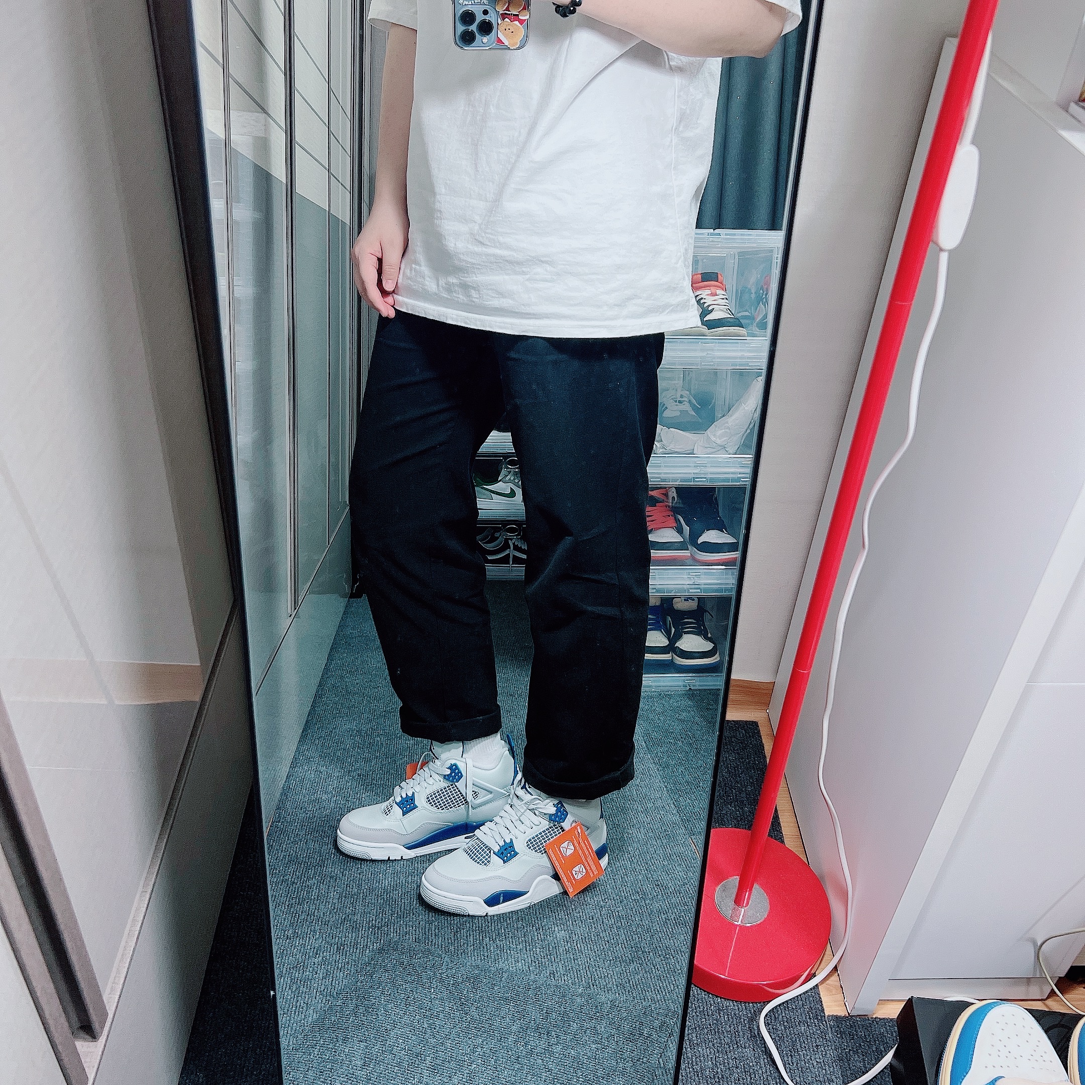 Jordan 4 Retro Industrial Blue 착용 스타일 - 1