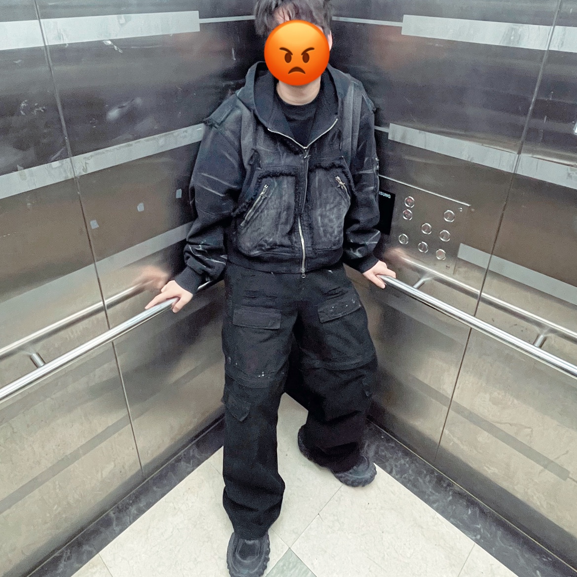 Balenciaga Cotton Ripstop Large Fit Cargo Pants Black, Balenciaga Defender Sneakers Black 착용 스타일 - 1