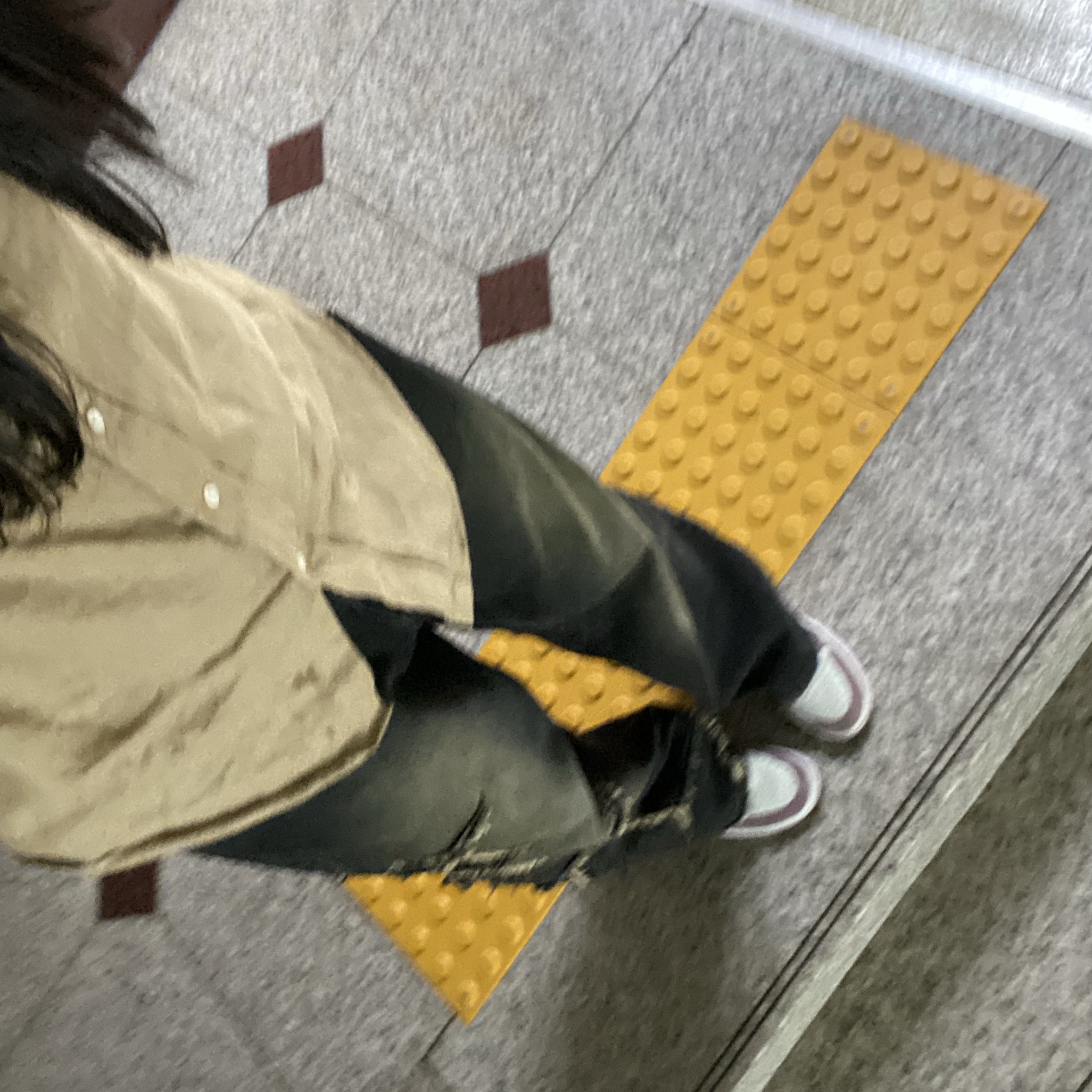 (W) Jordan 1 Mid SE Light Mulberry, Arc'teryx Squamish Hoody Daybreak 착용 스타일 - 3