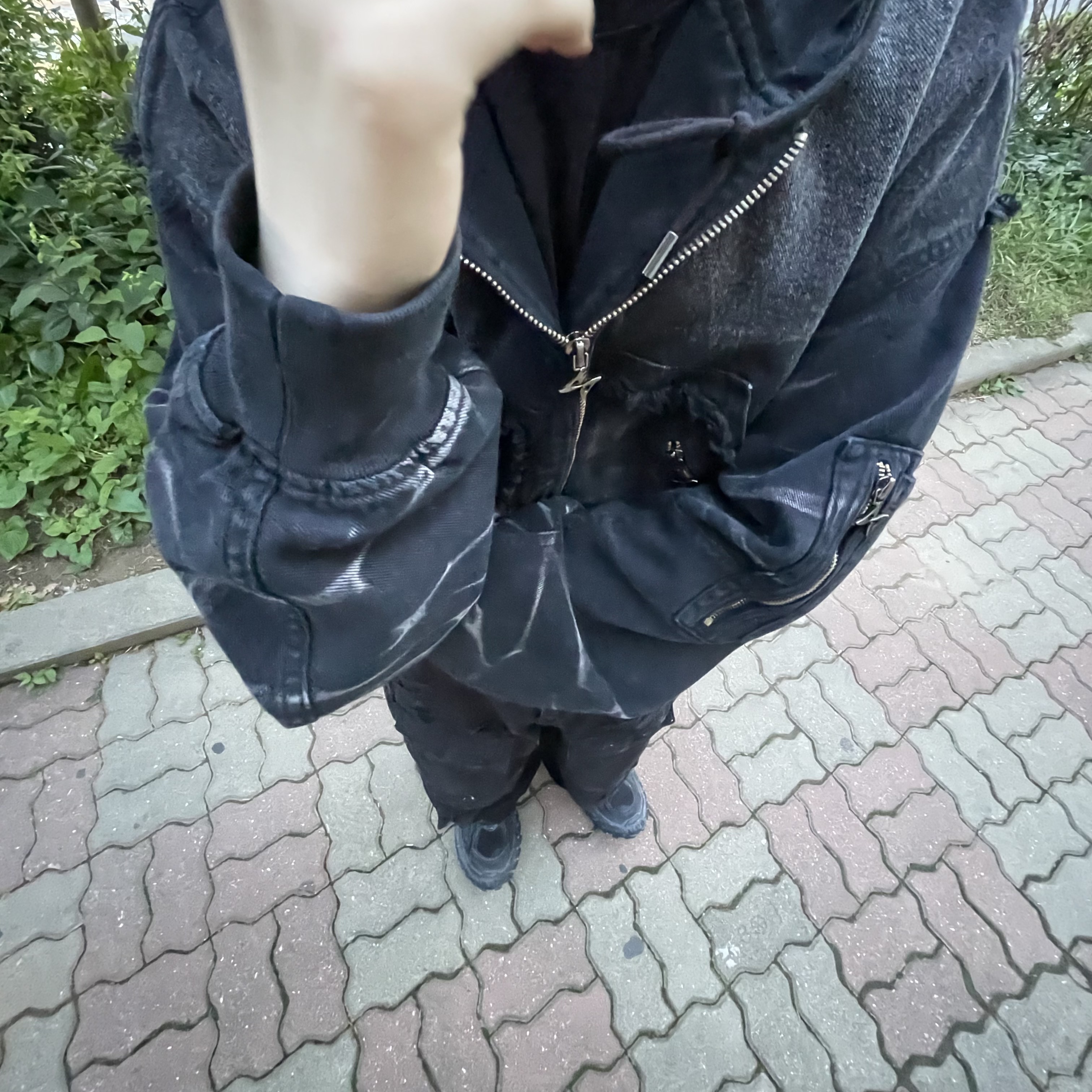 Balenciaga Cotton Ripstop Large Fit Cargo Pants Black, Balenciaga Defender Sneakers Black 착용 스타일 - 2