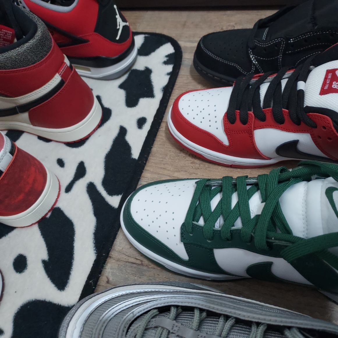 Jordan 1 x Travis Scott Retro Low OG SP Black Phantom, Jordan 1 Retro High OG Chicago 2022 착용 스타일 - 1