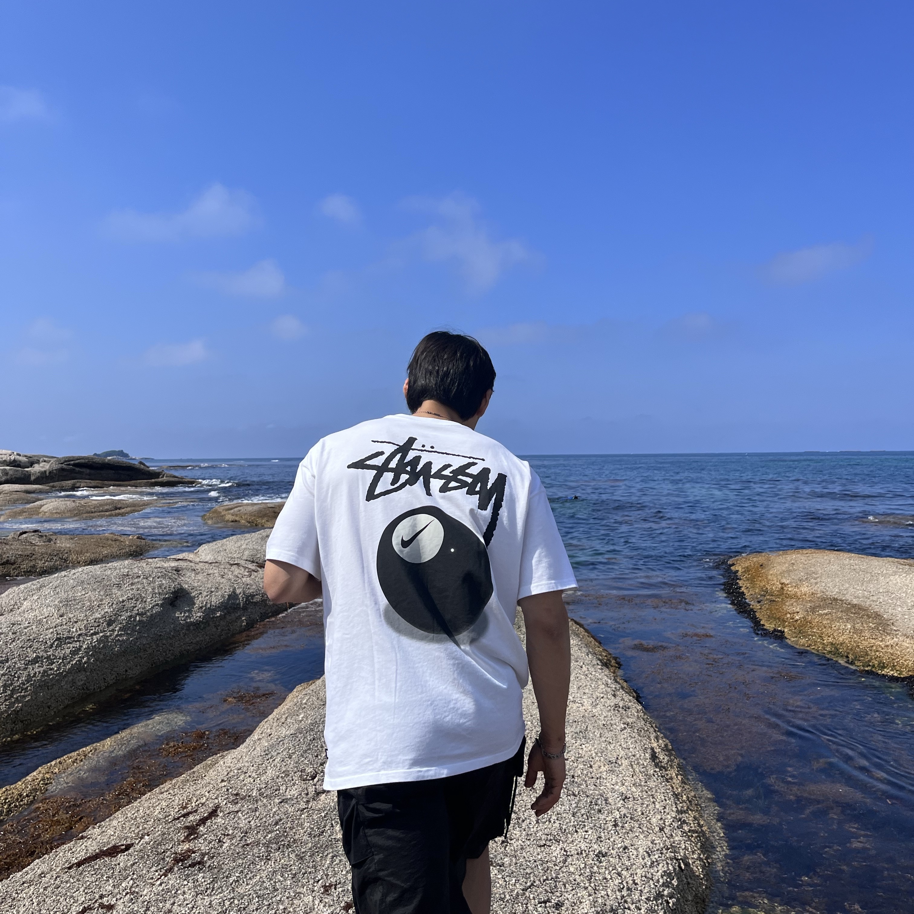 Nike x Stussy NRG FL SS 8 Ball T-Shirt White (DO9322-100), Maison Mihara Yasuhiro Peterson OG Sole Canvas Low Sneakers Black 착용 스타일 - 2