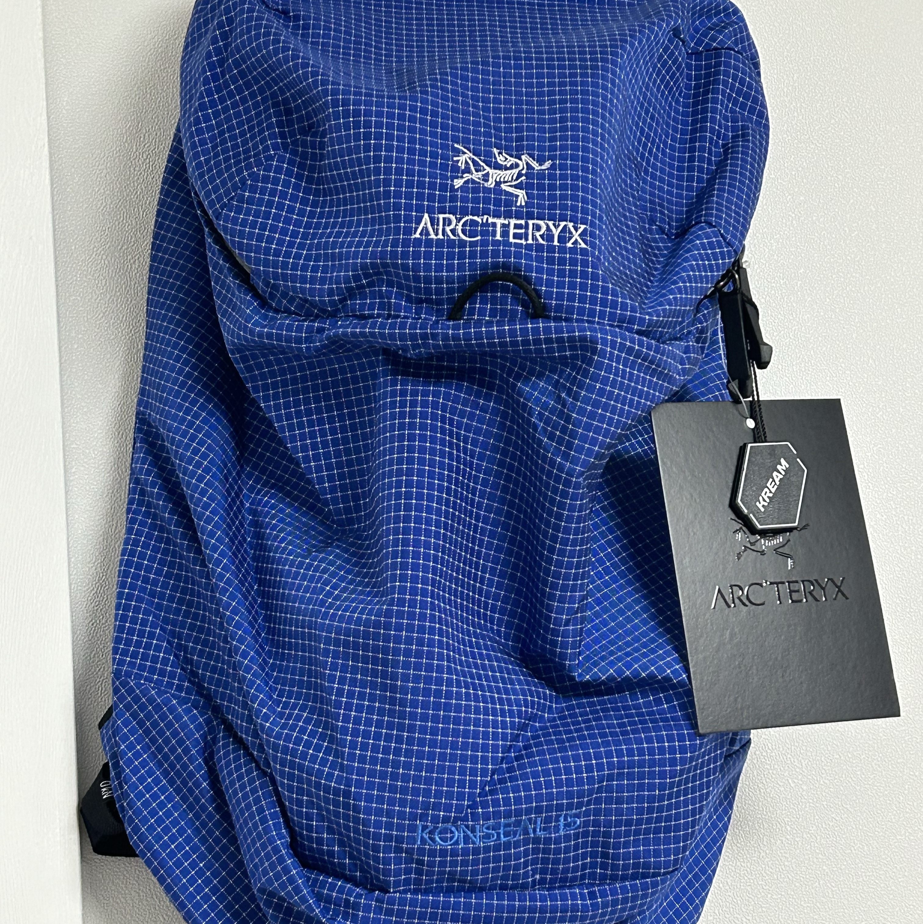Arc'teryx Konseal 15 Backpack Vitality 착용 스타일
