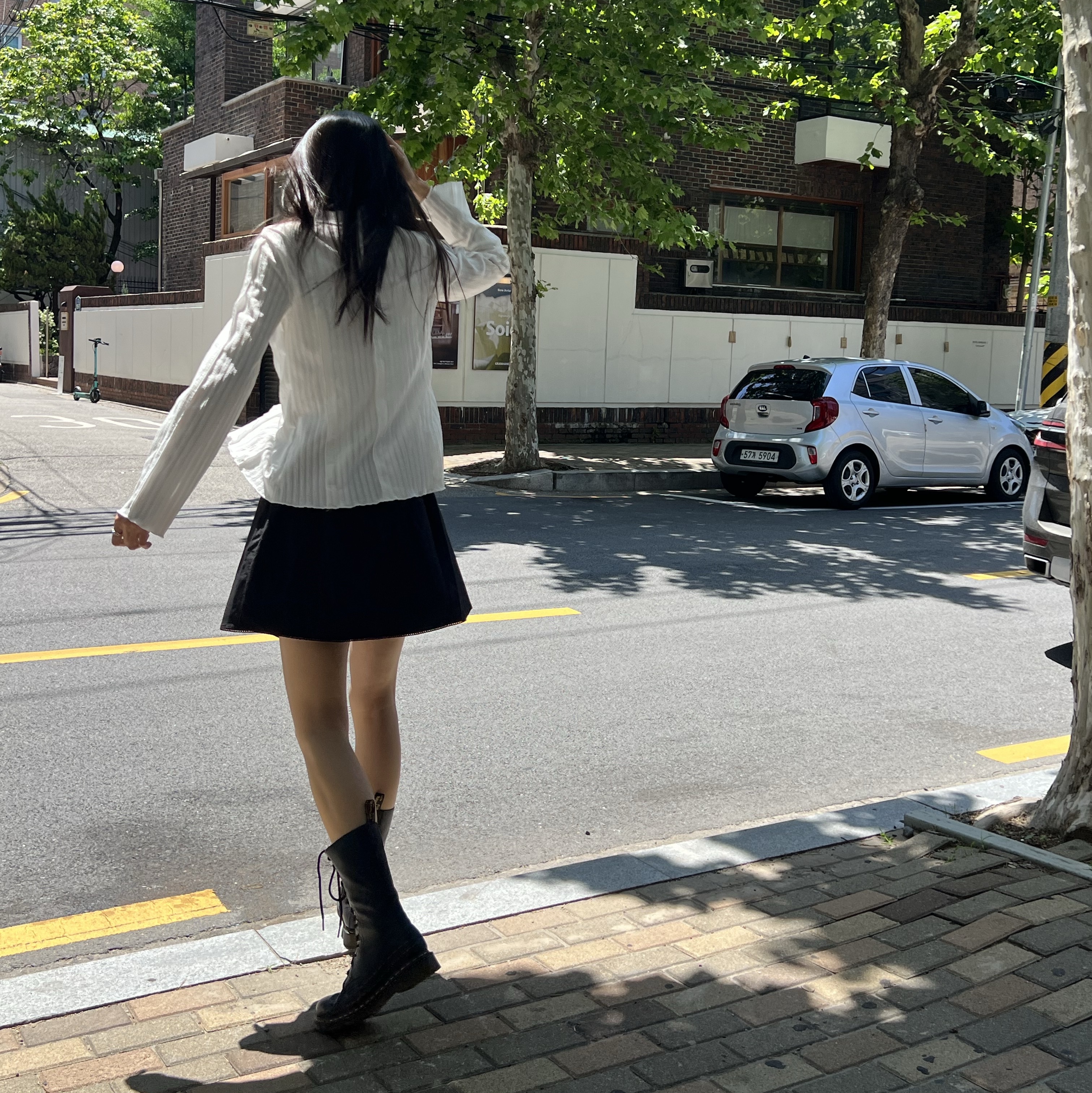 Dr. Martens 1914 Smooth Leather Boots Black 착용 스타일 - 2