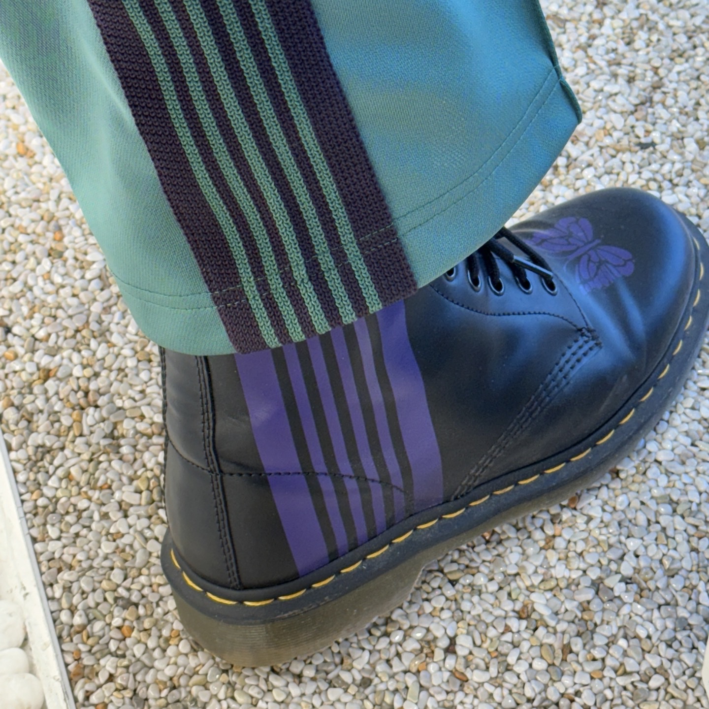 Needles Track Pants Poly Smooth Ivy Green, Dr. Martens x Needles 1460 Black Purple 착용 스타일