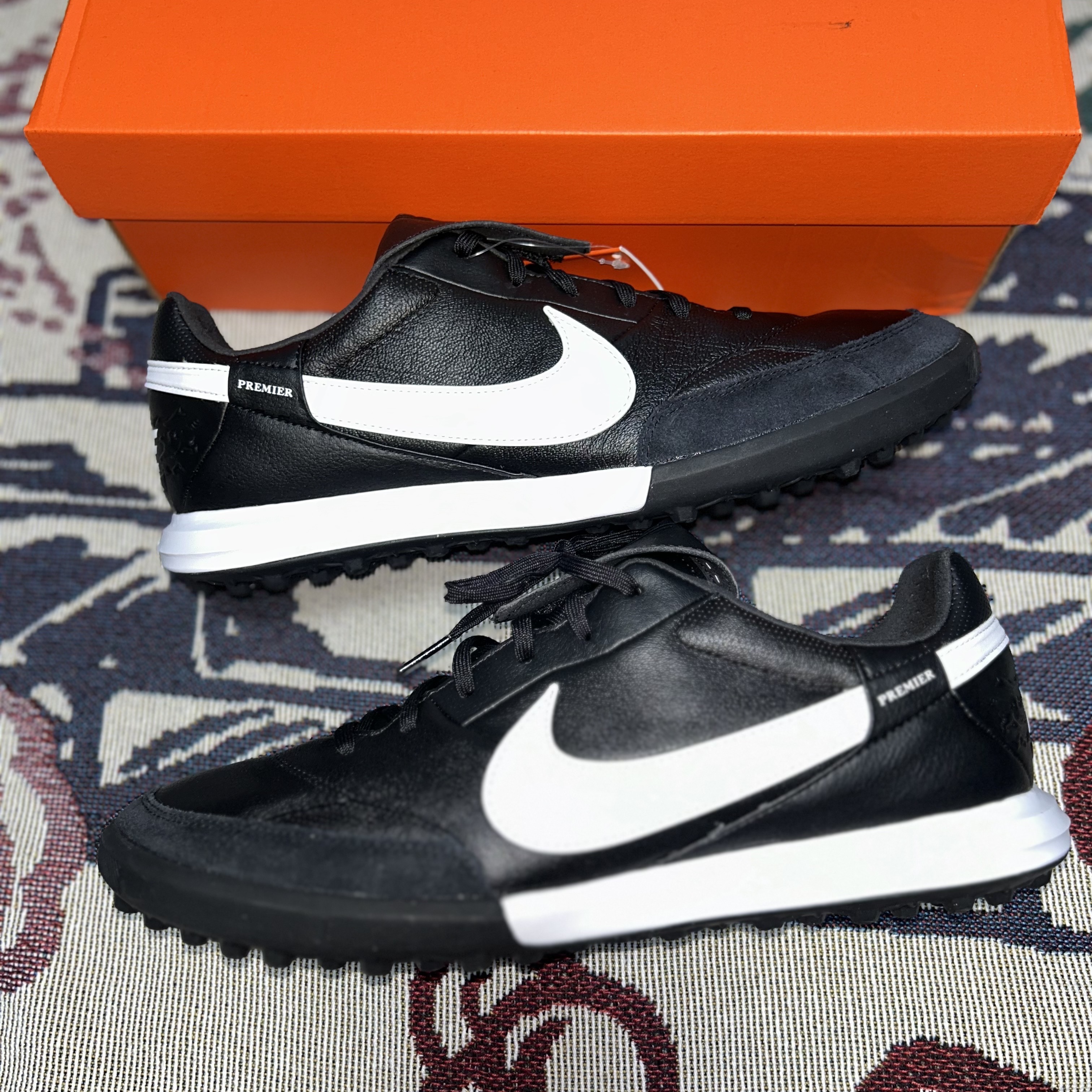 Nike Premier 3 TF Black White 착용 스타일 - 1