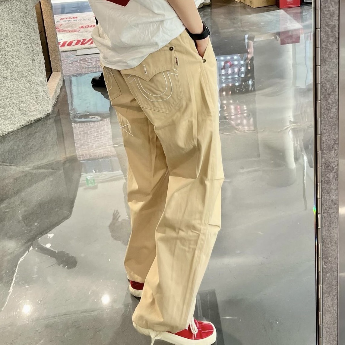 True Religion x Fetch Denim Jacket Indigo, True Religion Mechanic Chino Pants Beige 착용 스타일 - 2