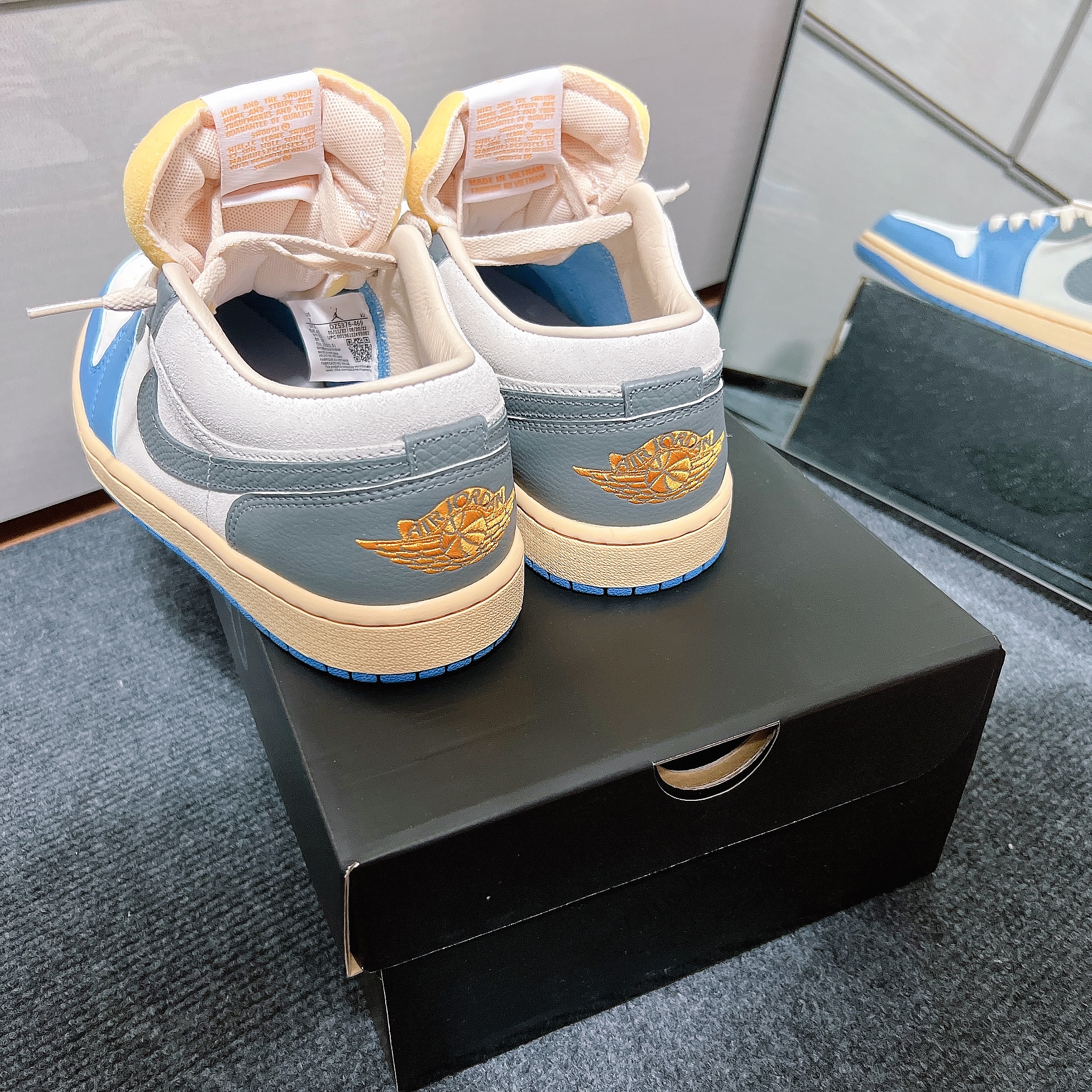 Jordan 1 Low SE Tokyo 96 착용 스타일 - 5