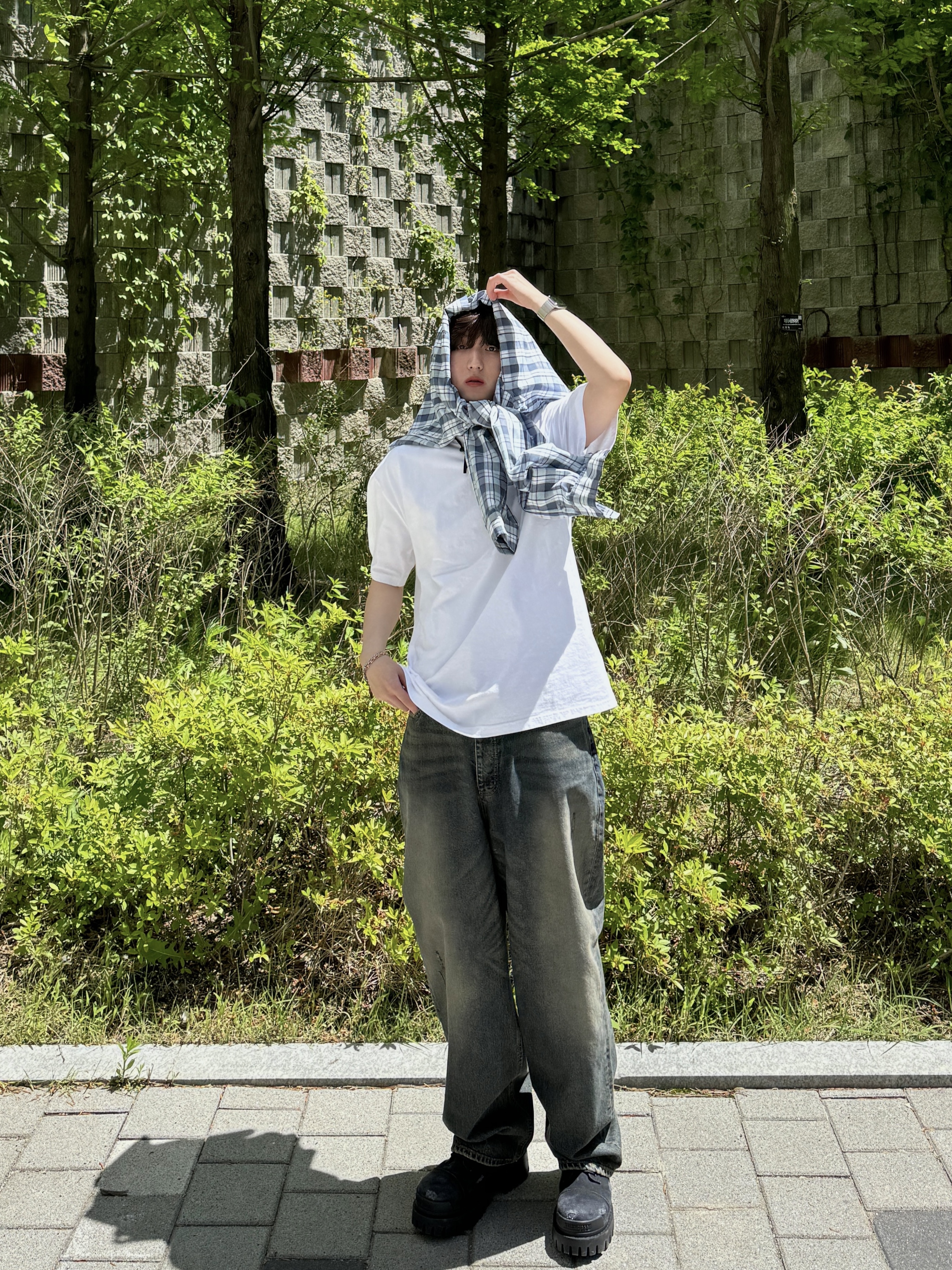 Undermycar Iek Hand Brush Washed Wide Jeans Corrosion Blue - 23FW, Balenciaga Combat Strike 20mm Boots Black 착용 스타일 - 2