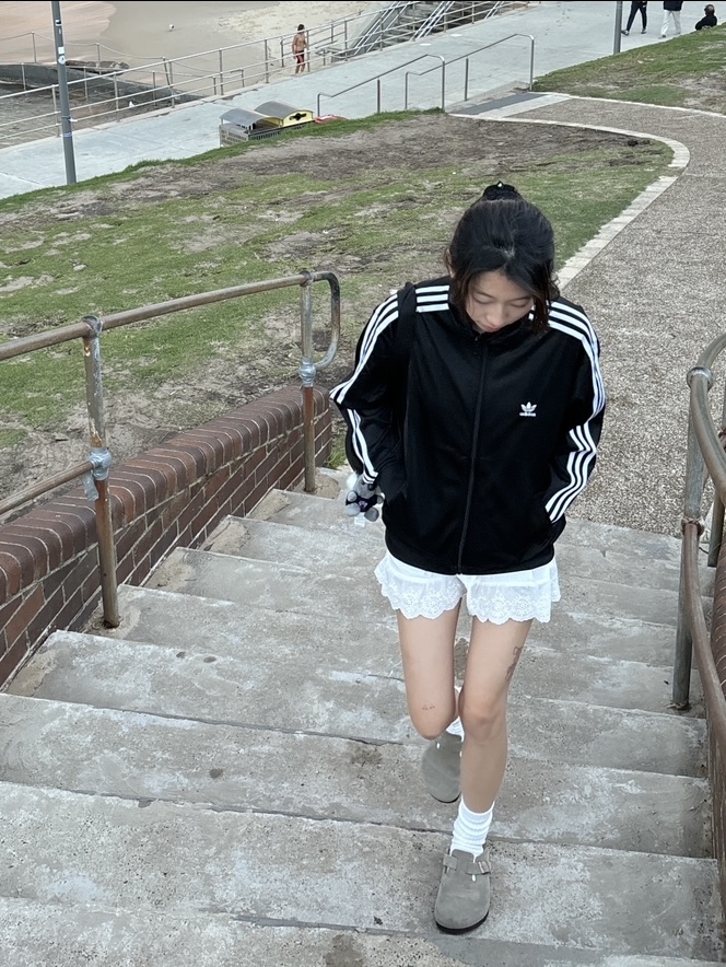 (W) Adidas Originals Adicolor Classics Firebird Track Jacket Black - KR Sizing, Birkenstock Boston Soft Footbed Taupe - Regular 착용 스타일 - 2