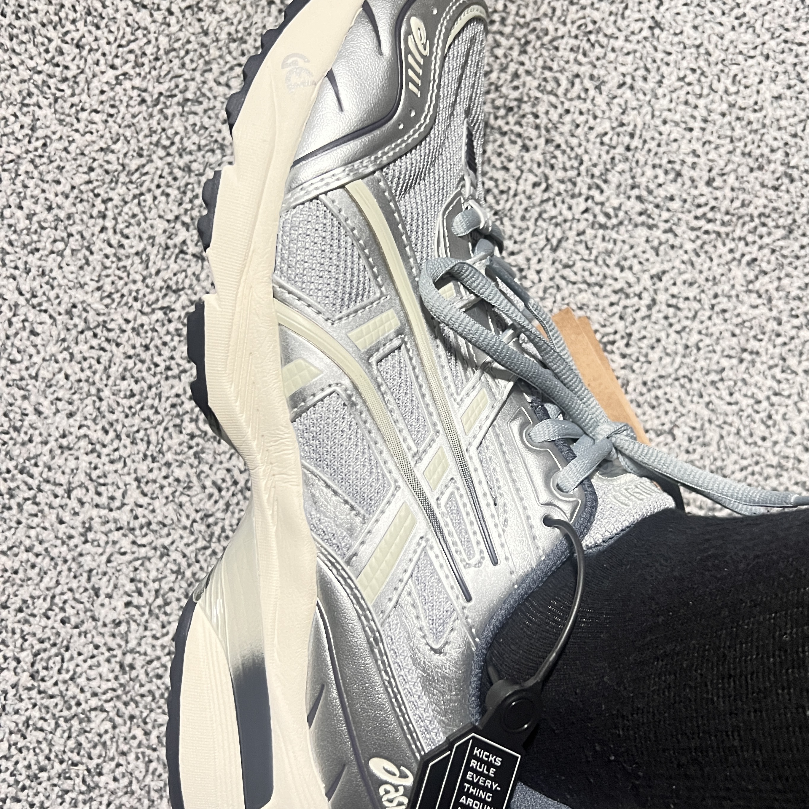 Asics Gel-1090 Piedmont Grey 착용 스타일 - 2