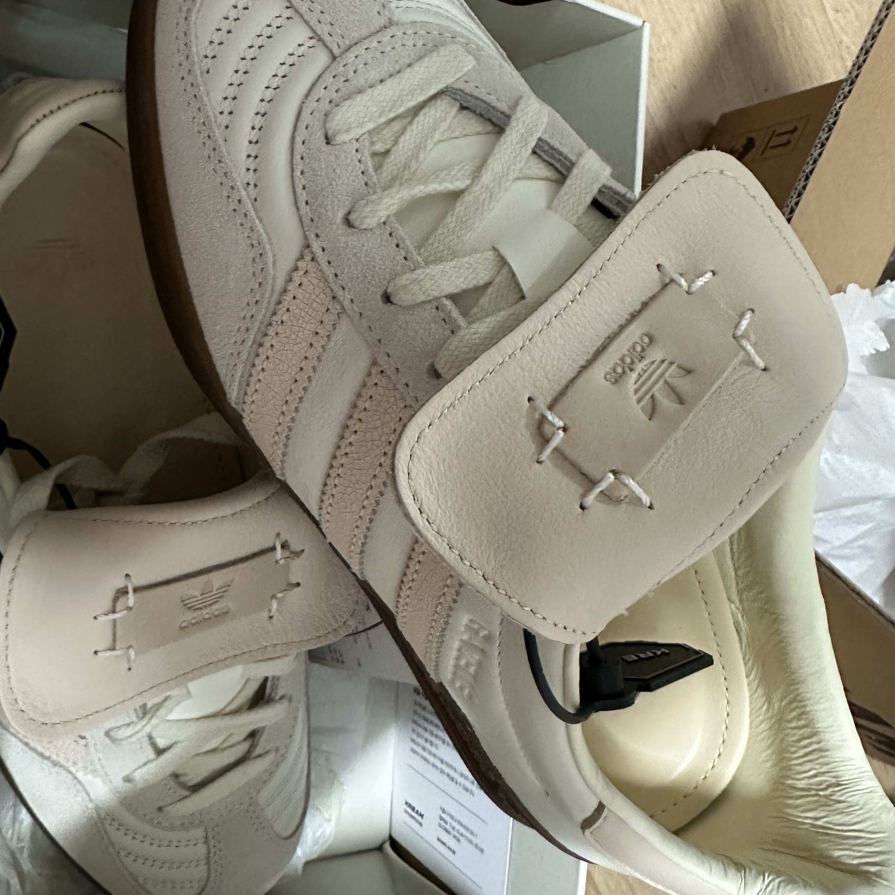 Adidas x Foot Industry Gazelle Indoor Off White Sand Strata 착용 스타일 - 1