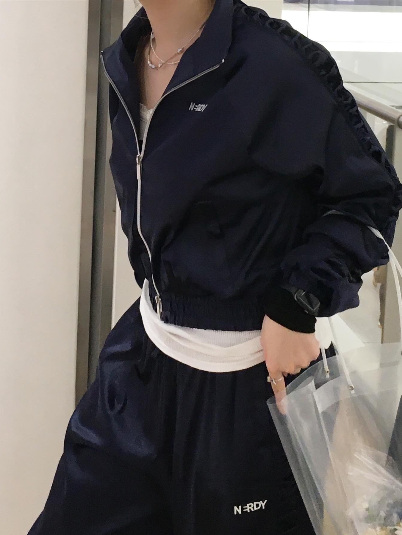 Emis New Enamel Hobo Bag Black, Nike Air Force 1 '07 Low White 착용 스타일 - 4