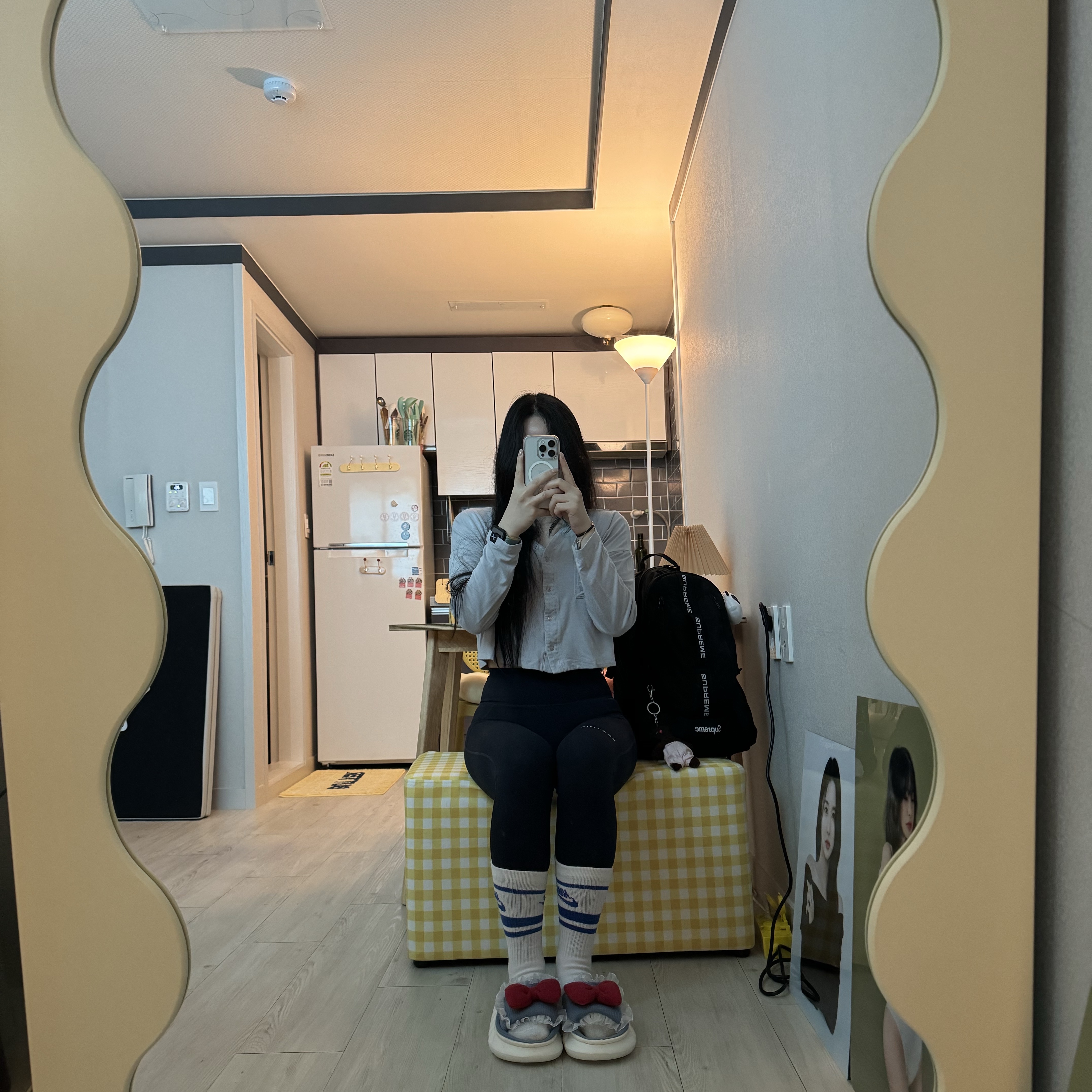 Supreme Backpack Black - 22FW, Monamhee Bred Keyring with Pink Pants Brown 착용 스타일 - 1