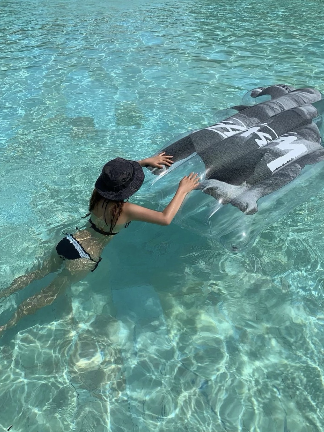 Stussy Big & Meaty Pool Float Clear, Supreme Military Boonie Black Prym1 Camo - 22SS 착용 스타일 - 2