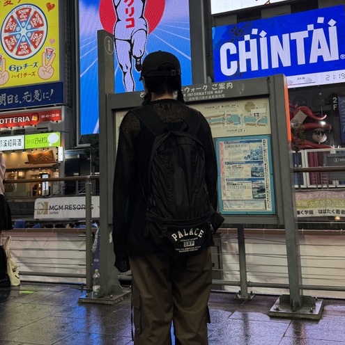 Palace x Gap Backpack Black - 24SS, Stussy Bio Washed Big Logo Low Pro Cap Charcoal 착용 스타일 - 1
