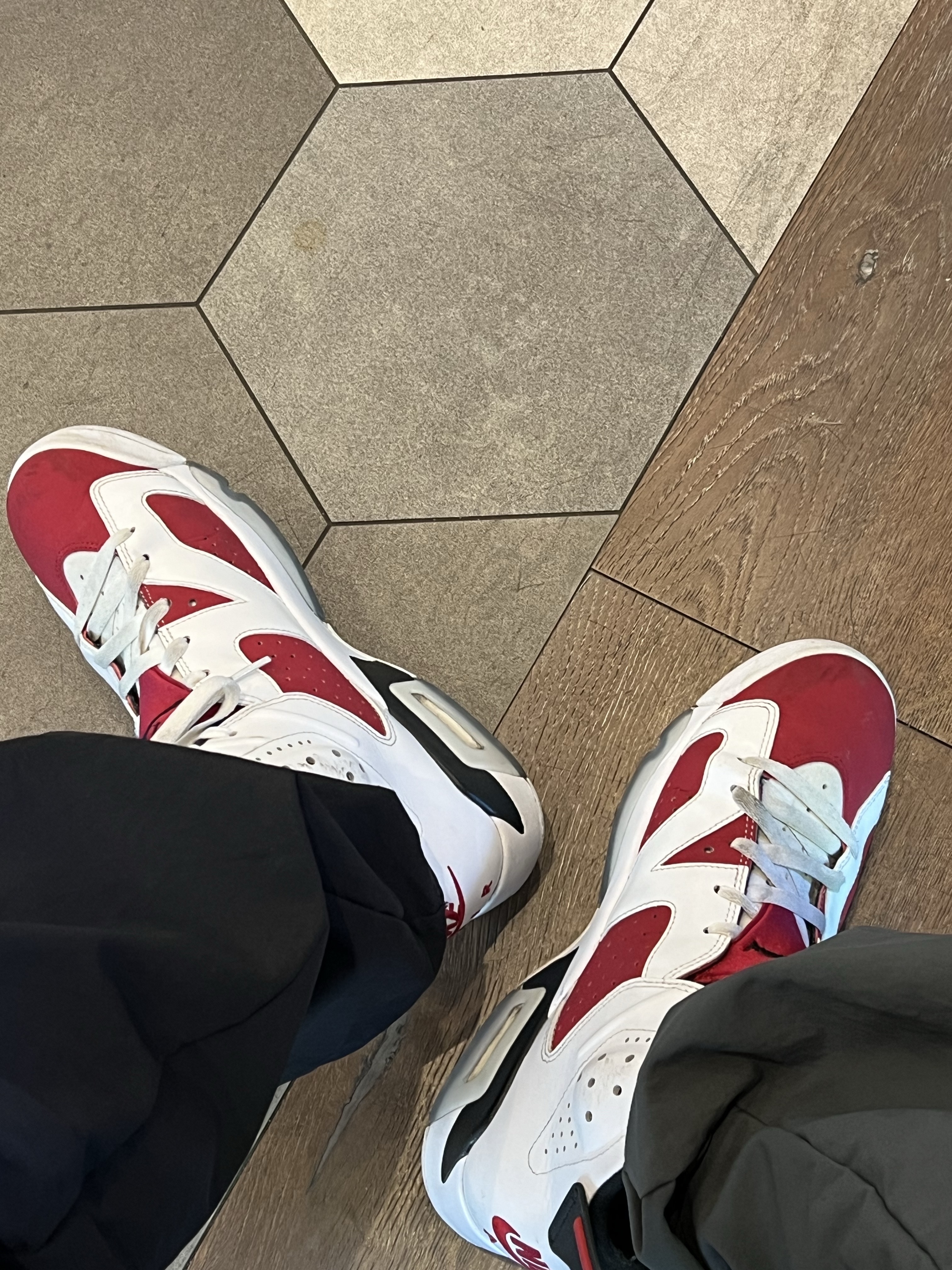 Jordan 6 Retro Carmine 2021 착용 스타일 - 3