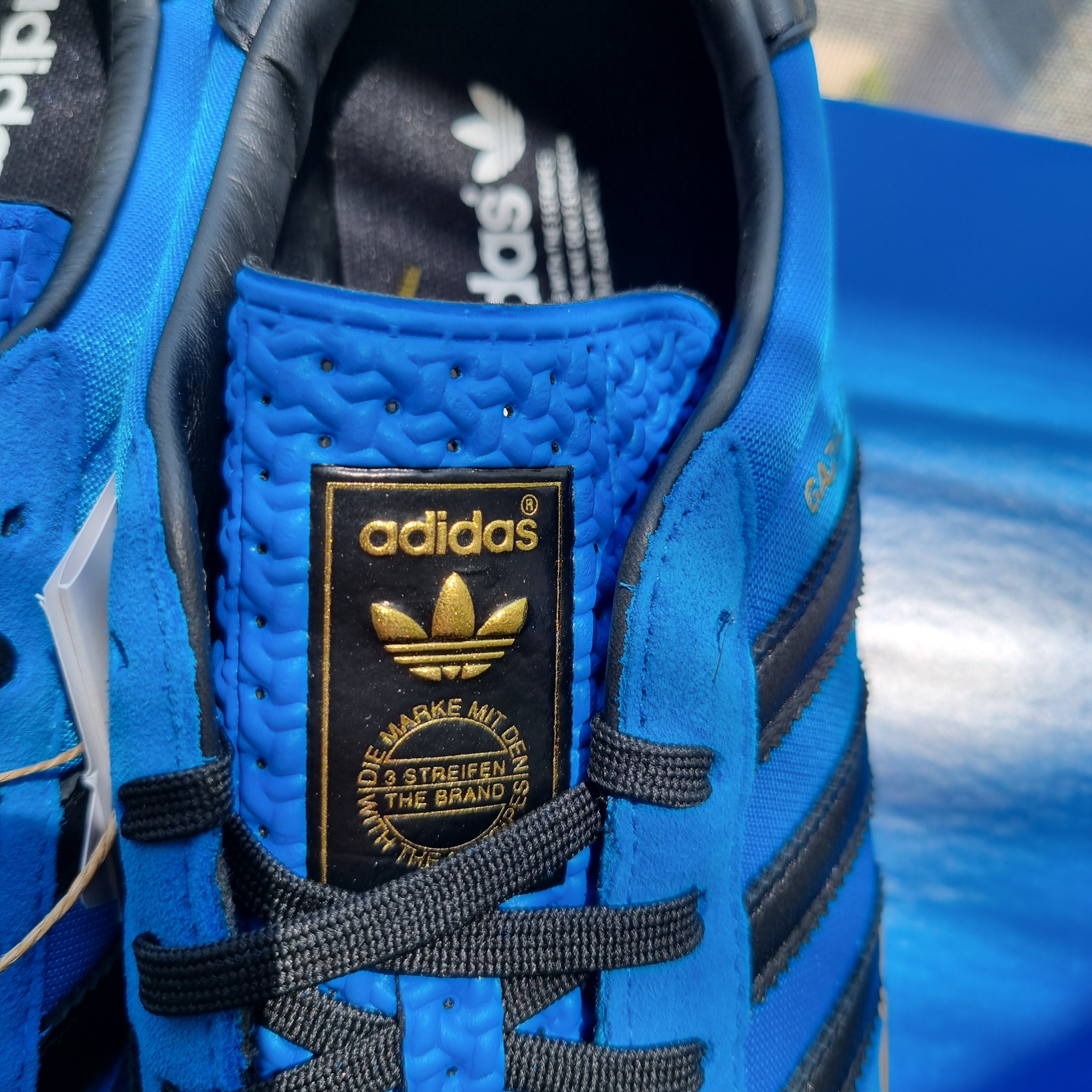 Adidas Gazelle Indoor Bright Blue Core Black 착용 스타일 - 5