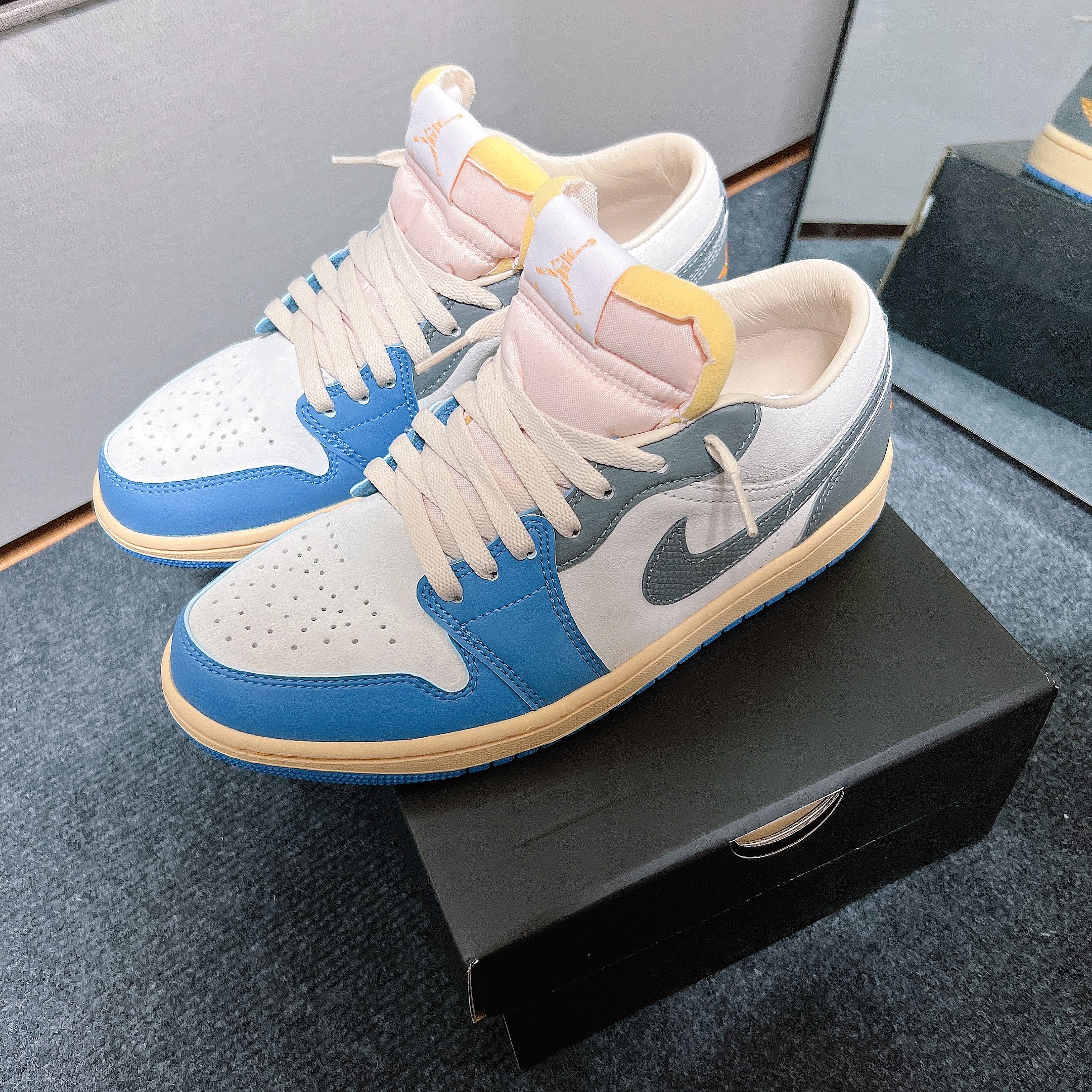Jordan 1 Low SE Tokyo 96 착용 스타일 - 6