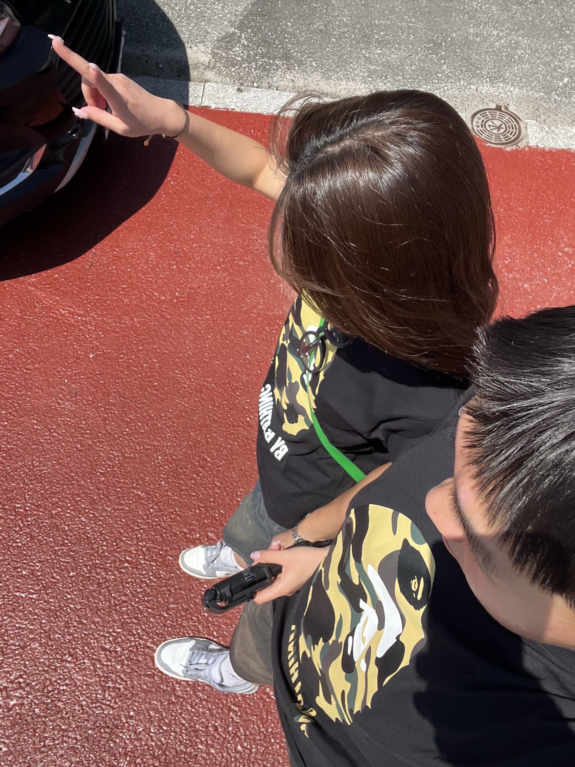 BAPE 1st Camo By Bathing Ape T-Shirt Black Yellow, Bottega Veneta Mini Leather Cassette Parakeet 착용 스타일 - 1