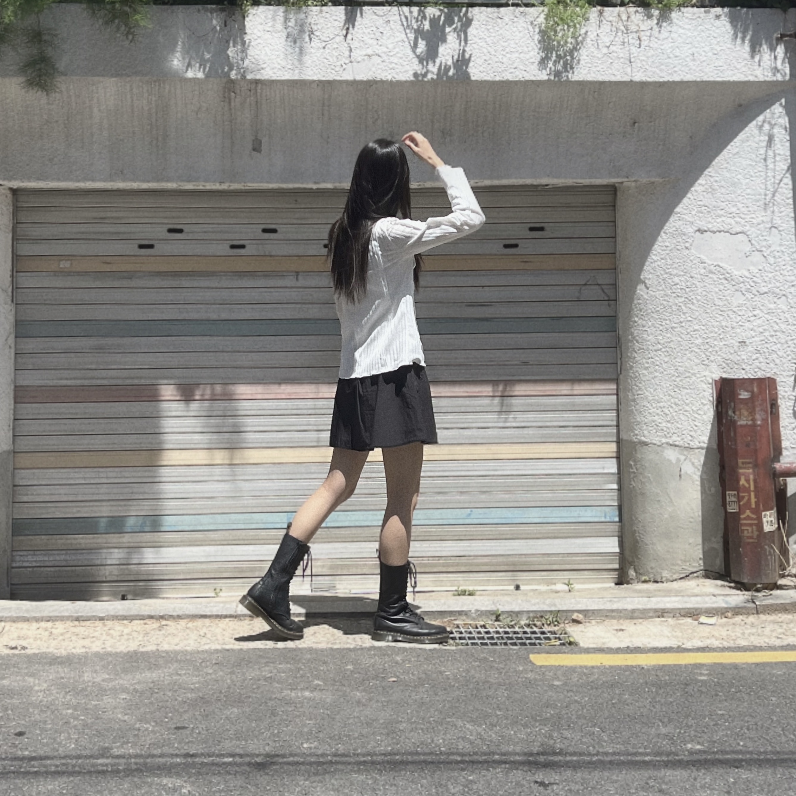 Dr. Martens 1914 Smooth Leather Boots Black 착용 스타일 - 4