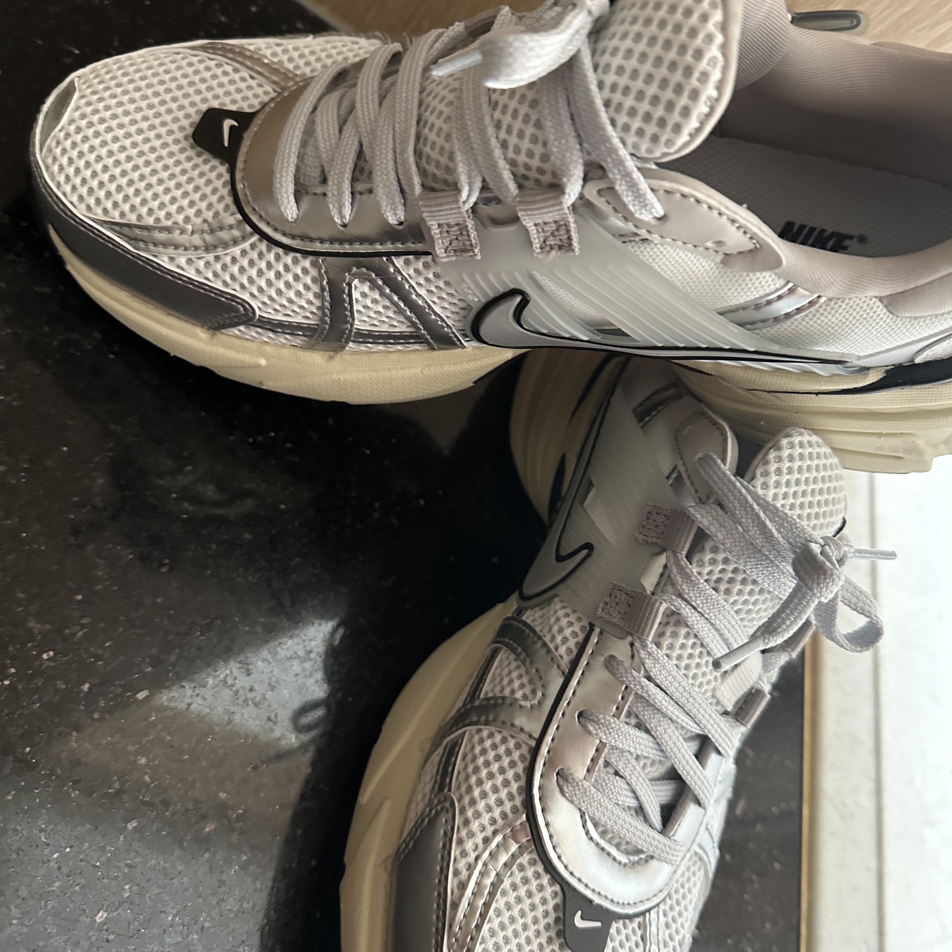 Nike V2K Run Summit White Metallic Silver 착용 스타일
