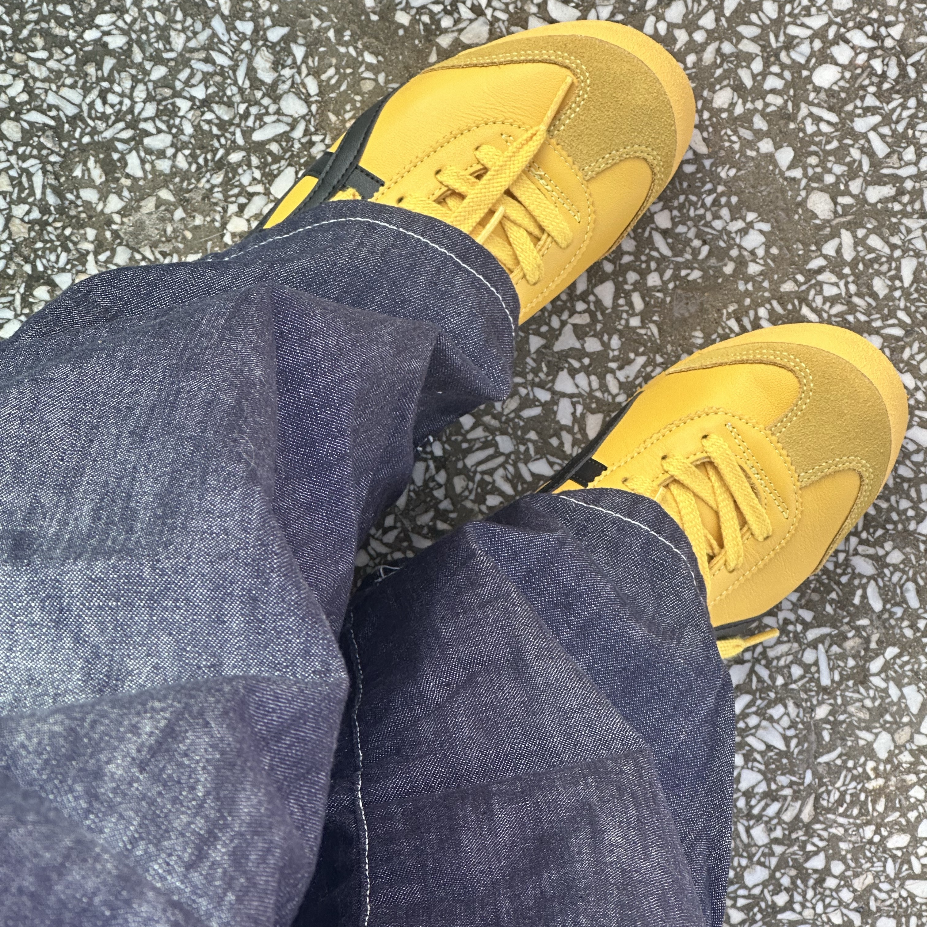 Onitsuka Tiger Mexico 66 Yellow Black 착용 스타일 - 1