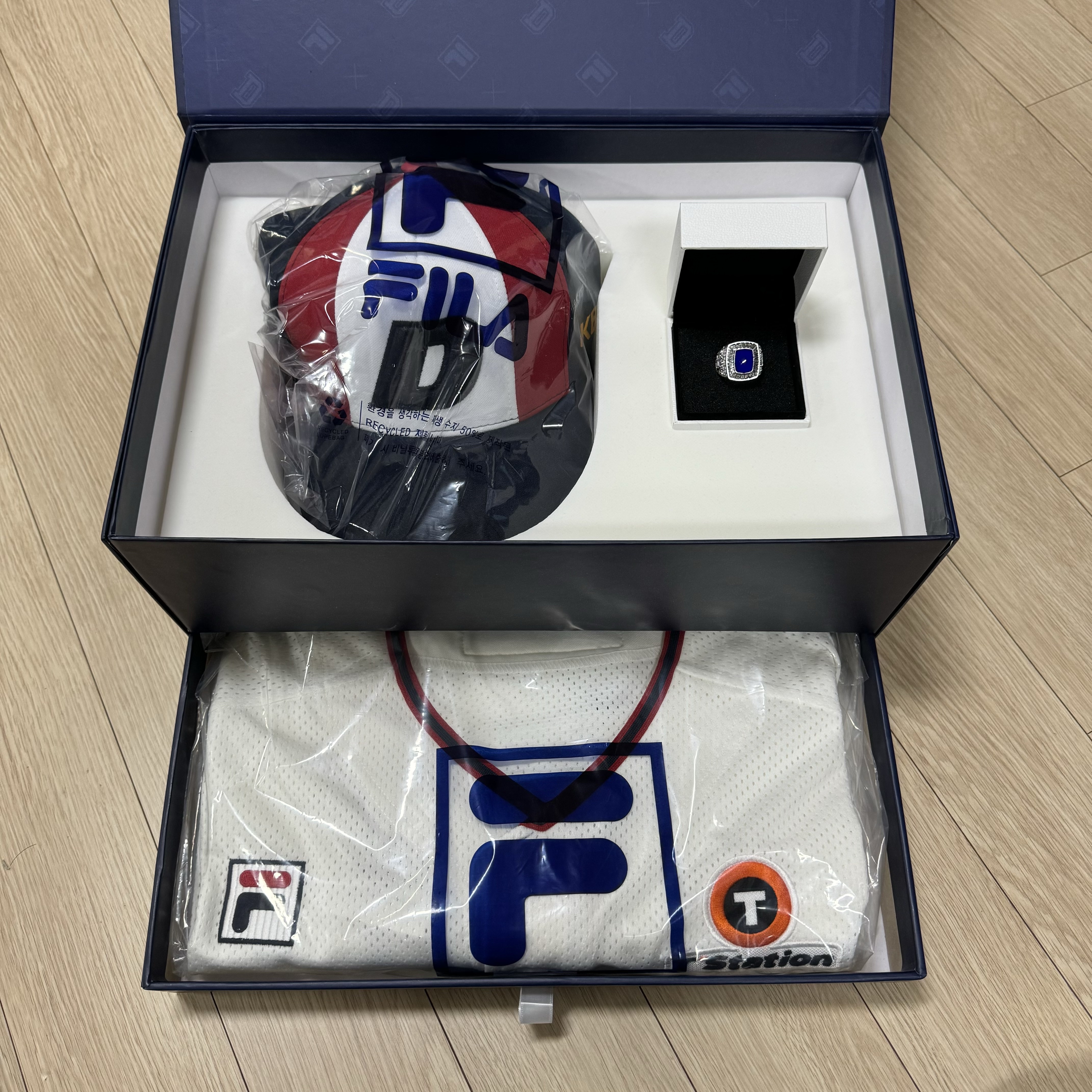Doosan Bears x Fila 30th Anniversary Legendary Old Uniform Package (Non Marking Ver.) - Edition of 600, Doosan Bears x Fila Authentic Home Uniform White (Non Marking Ver.) 착용 스타일 - 1