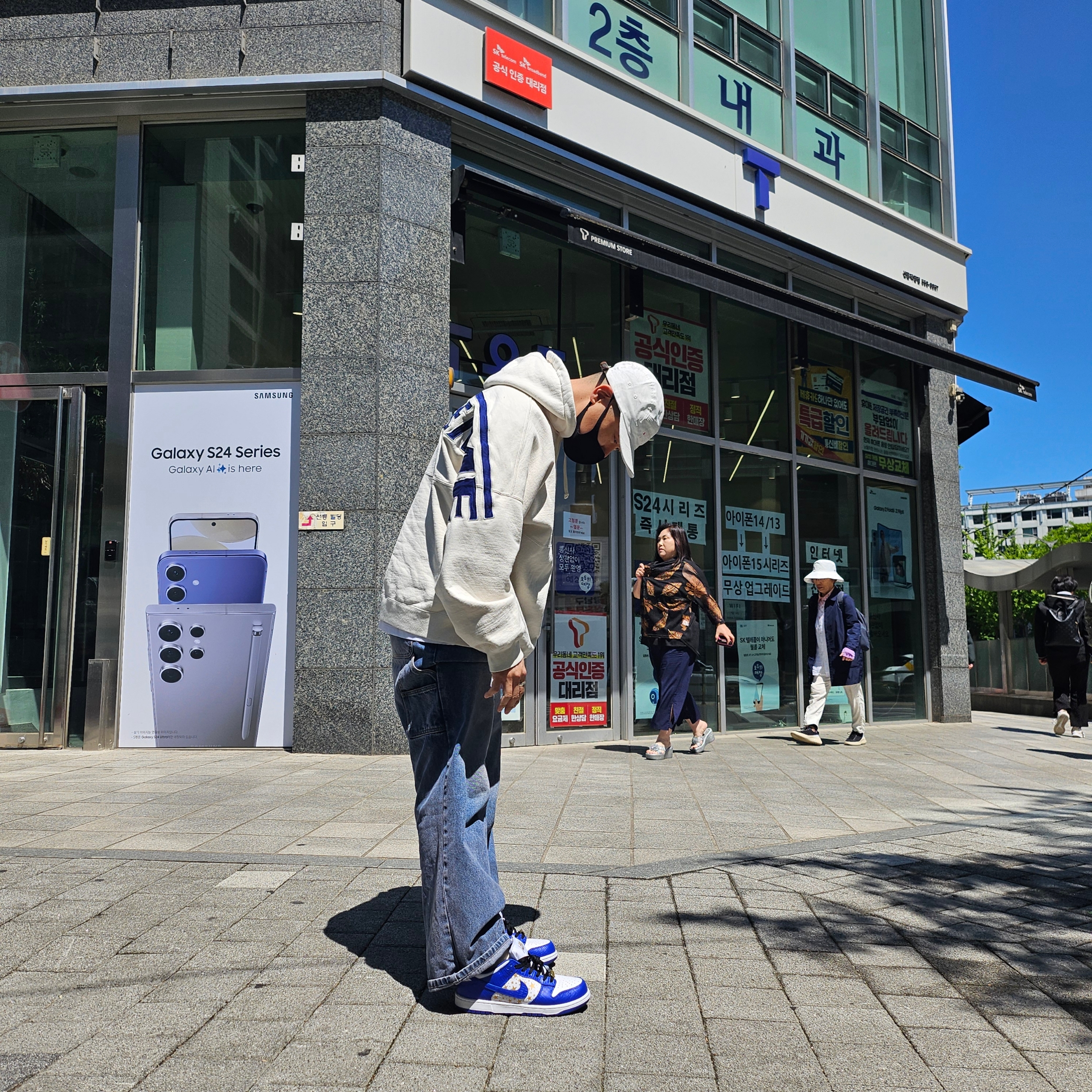 Supreme x MM6 Maison Margiela Painted Camp Cap White - 24SS, Supreme Wrapped Half Zip Hooded Sweatshirt Stone - 24SS 착용 스타일 - 2