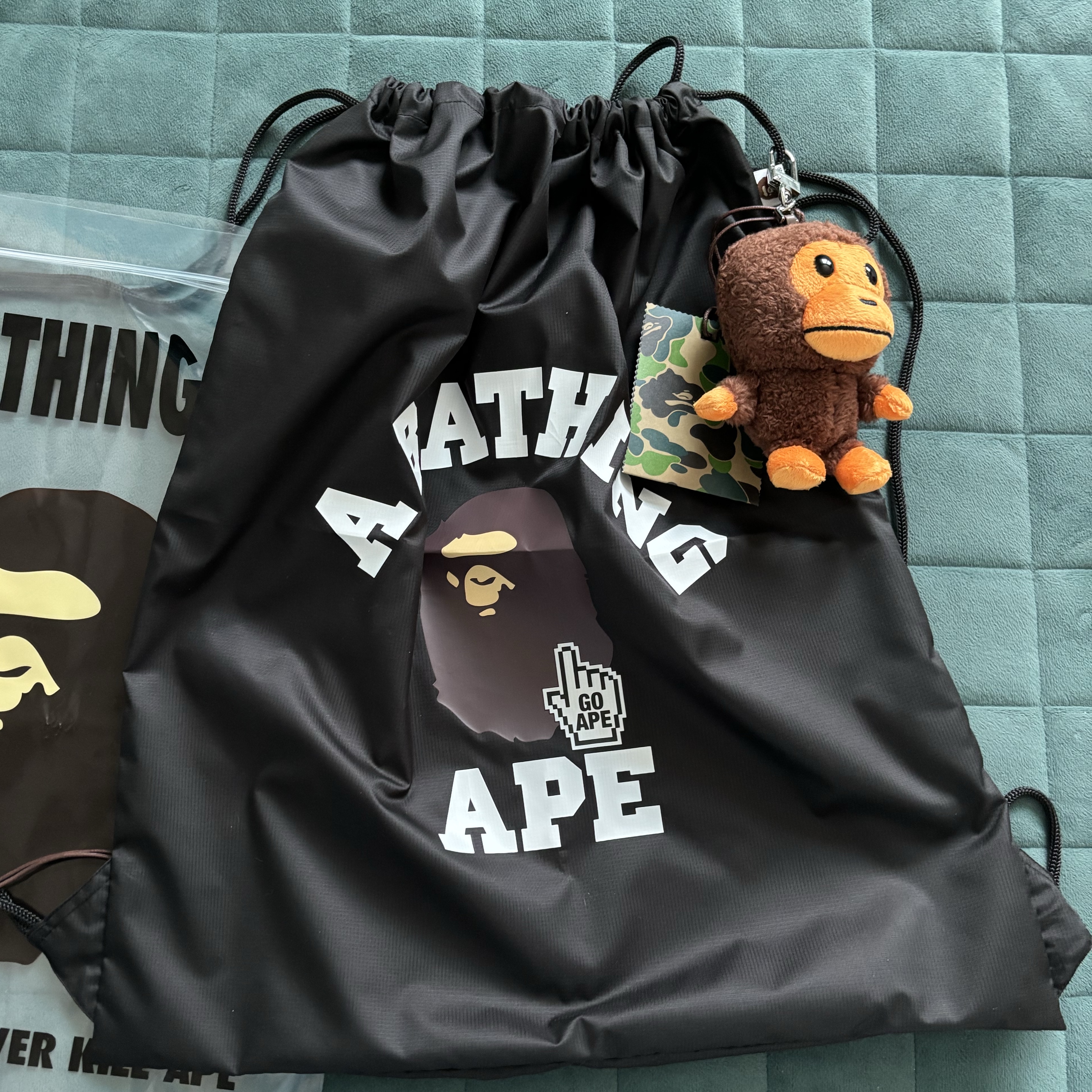 BAPE Baby Milo Plush Doll Key Chain 12cm Brown 착용 스타일