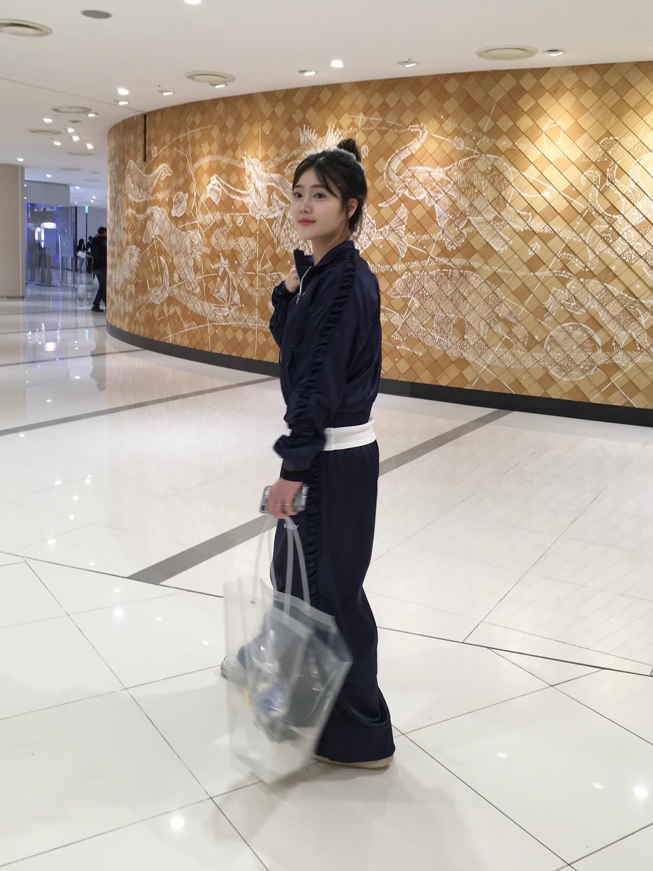 Emis New Enamel Hobo Bag Black, Nike Air Force 1 '07 Low White 착용 스타일 - 6