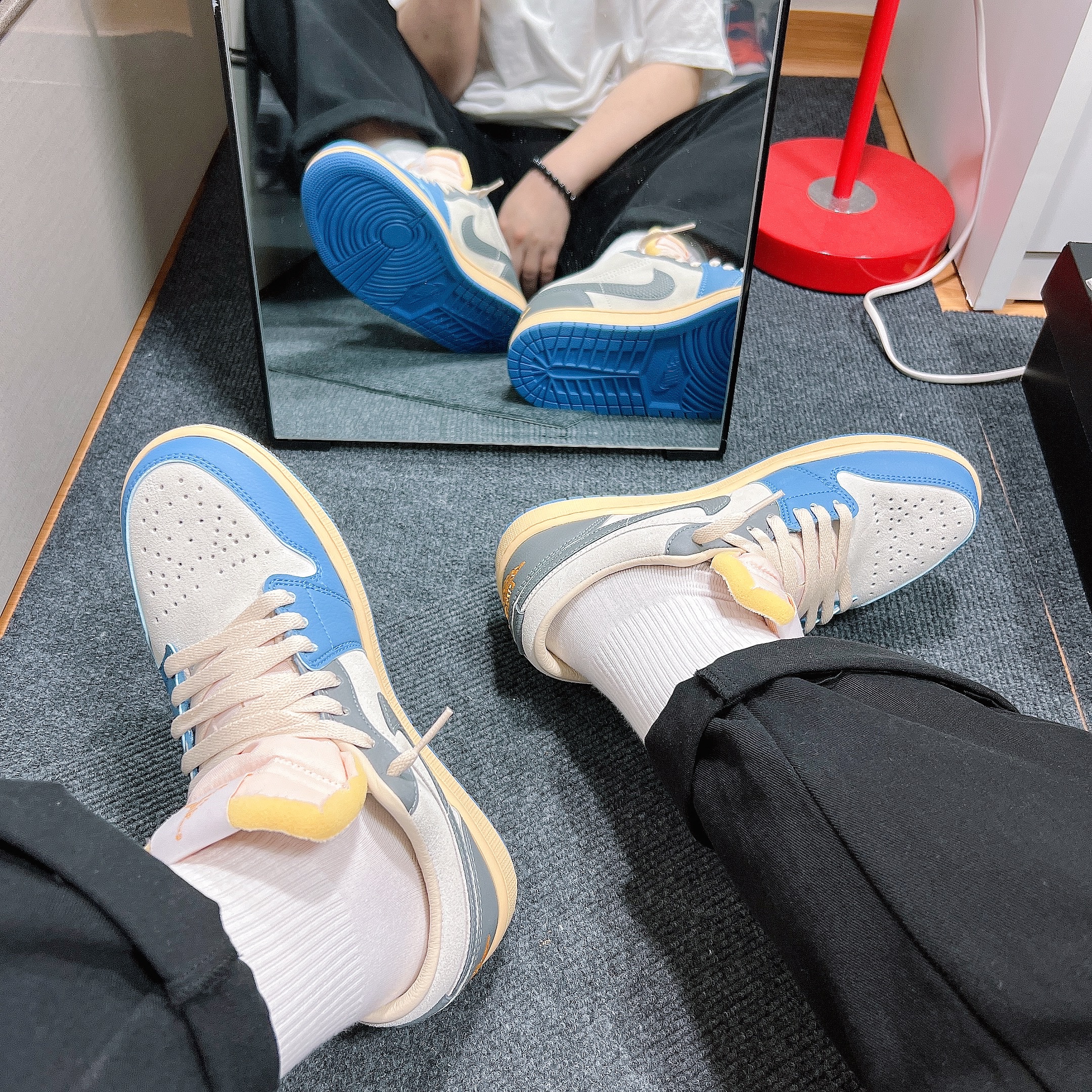 Jordan 1 Low SE Tokyo 96 착용 스타일 - 1