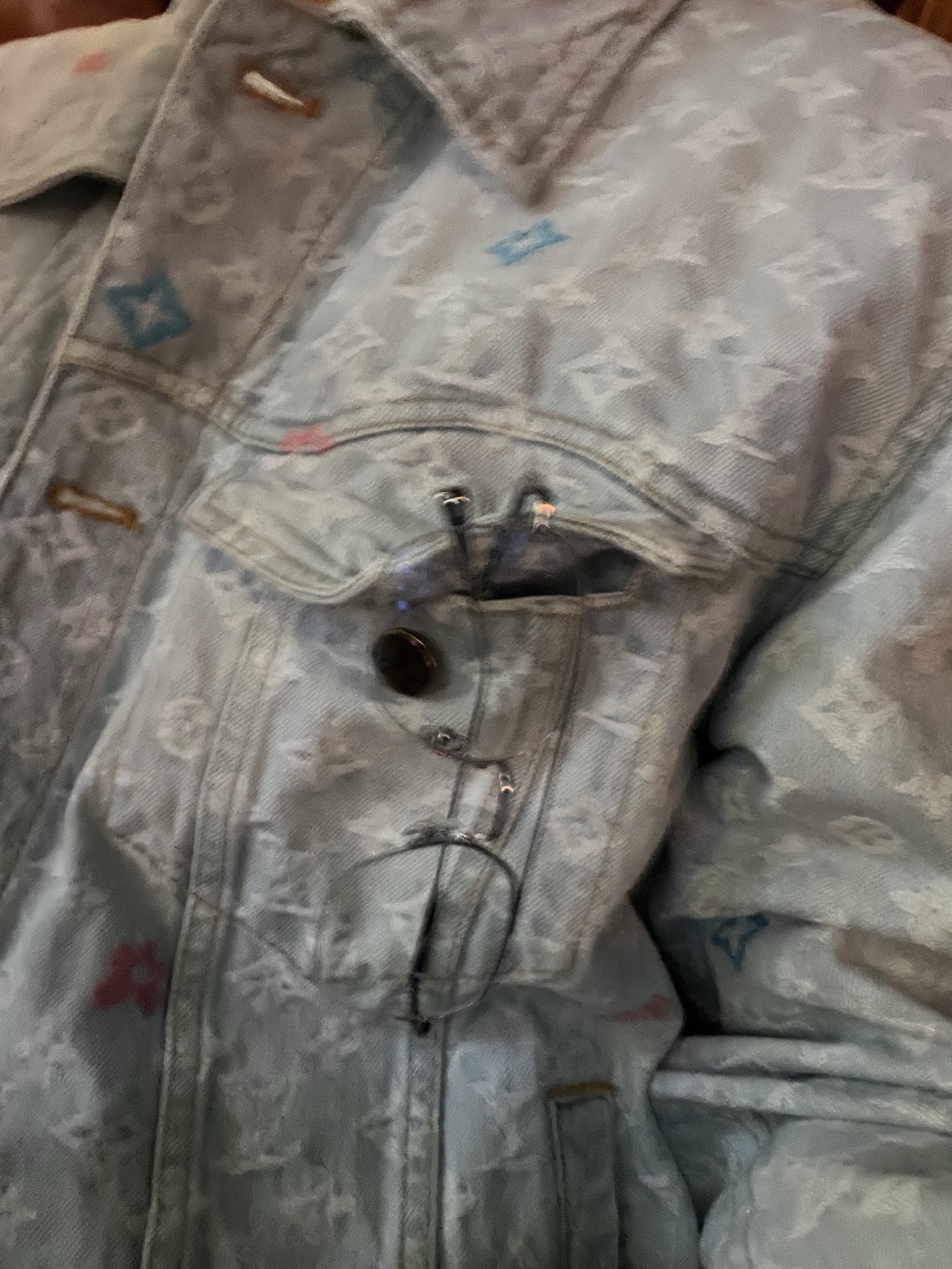 Louis Vuitton Monogram Denim Jacket Indigo 착용 스타일