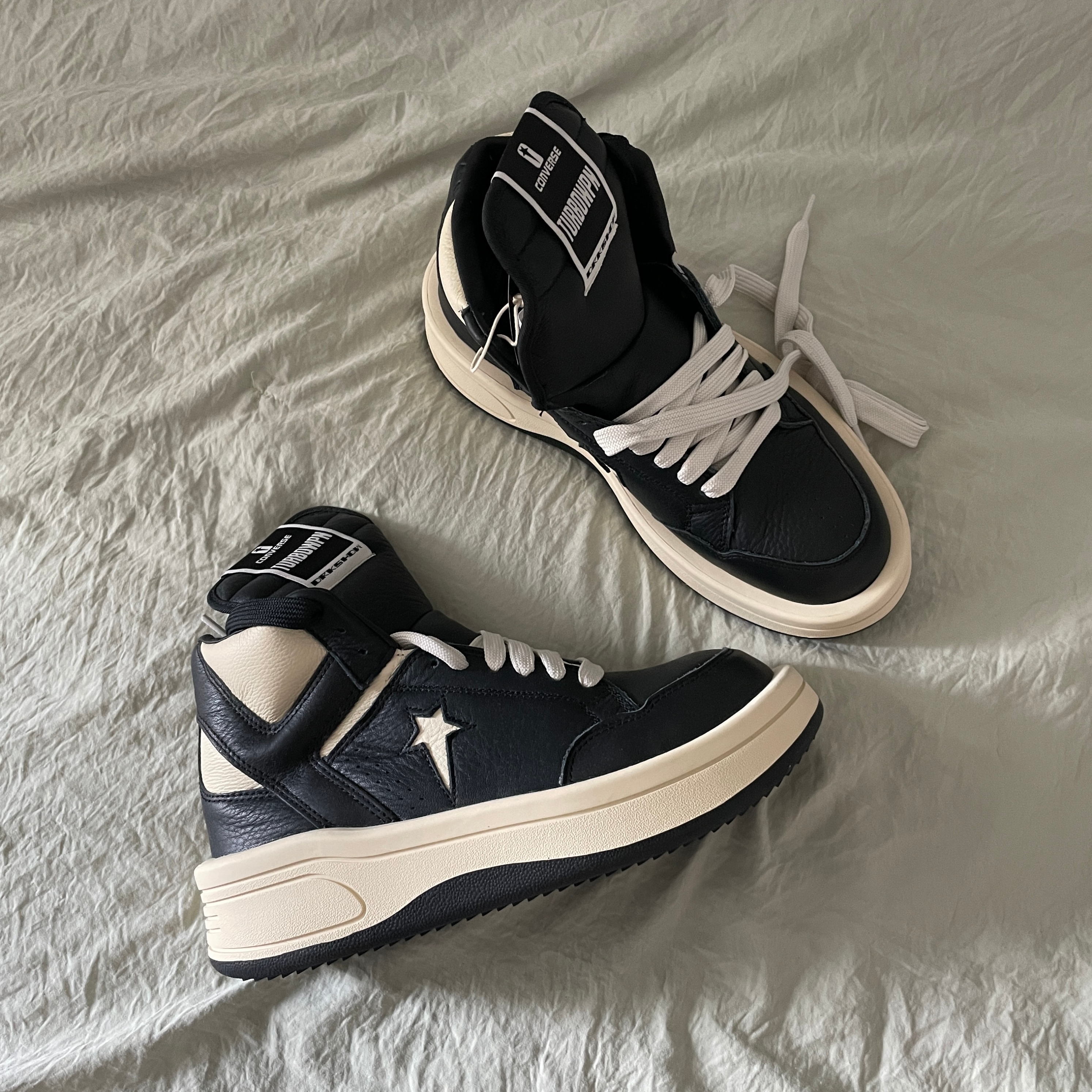 Converse x Drkshdw Turbowpn Black Cream 착용 스타일 - 1