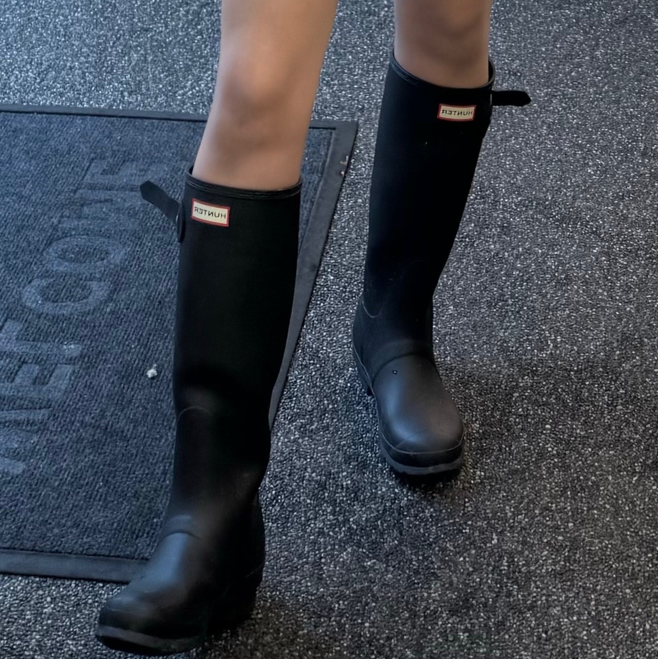 (W) Hunter Original Tall Rain Boots Black 착용 스타일