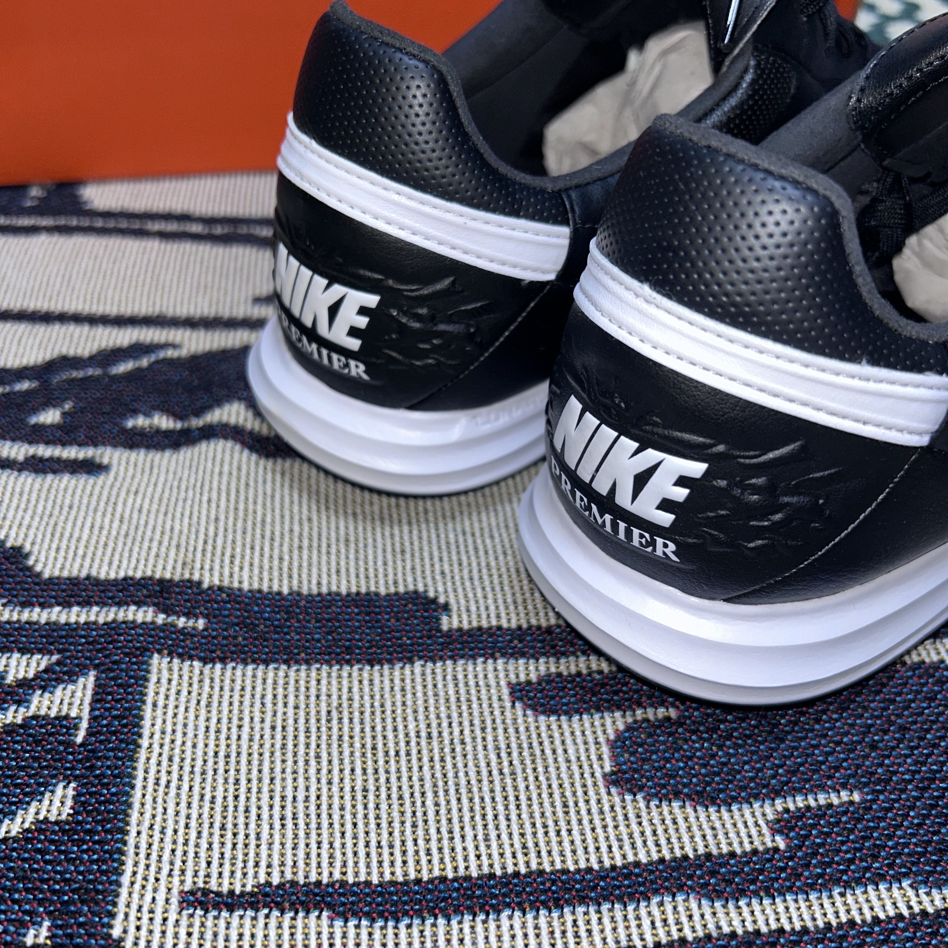 Nike Premier 3 TF Black White 착용 스타일 - 6
