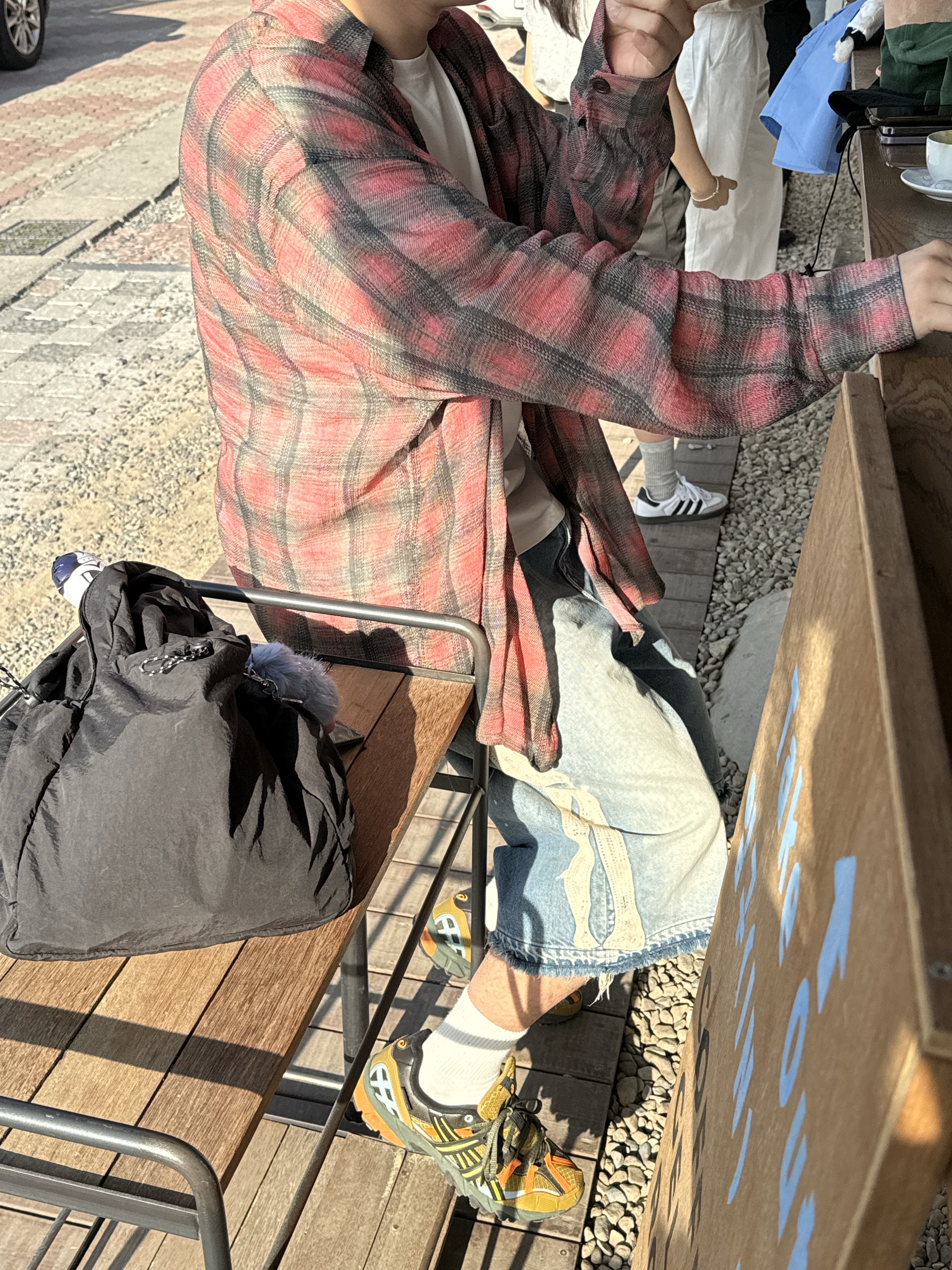 (W) 아워레가시 보로우드 셔츠 빅 럼버체크 프린트, 아식스 x 앤더슨벨 젤 소노마 15-50 올리브 오일 다크 브라운 착용 스타일 - 2