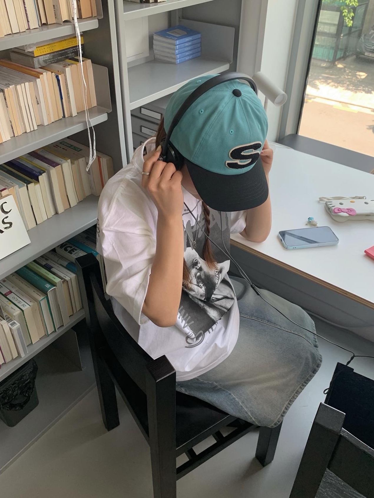 Stussy Chenille S Low Pro Cap Teal, Stussy x Goldie Metalheadz 30 T-Shirt White 착용 스타일