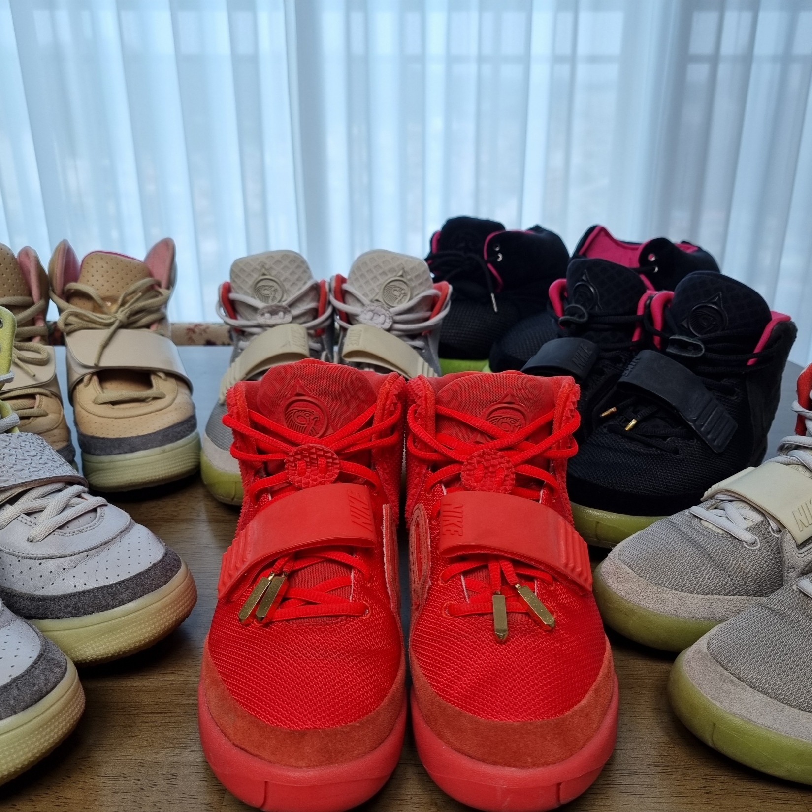 Nike Air Yeezy 2 Red October, Nike Air Yeezy 2 Solar Red 착용 스타일 - 1