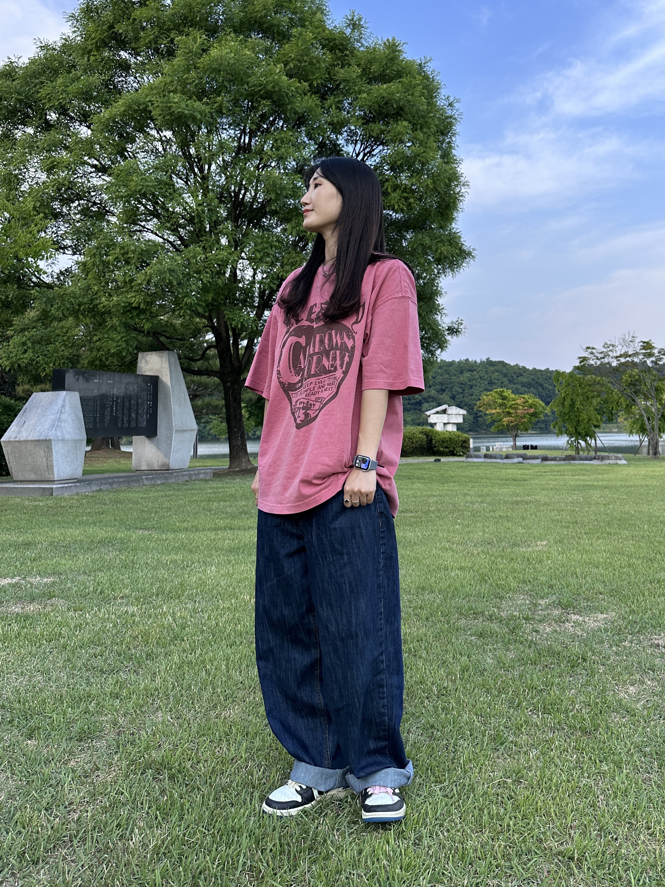Jordan 1 x Travis Scott x Fragment Retro Low OG SP Military Blue, Apple Watch SE 40mm GPS Silver Aluminum Case with Sport Band White (Korean Ver.) 착용 스타일