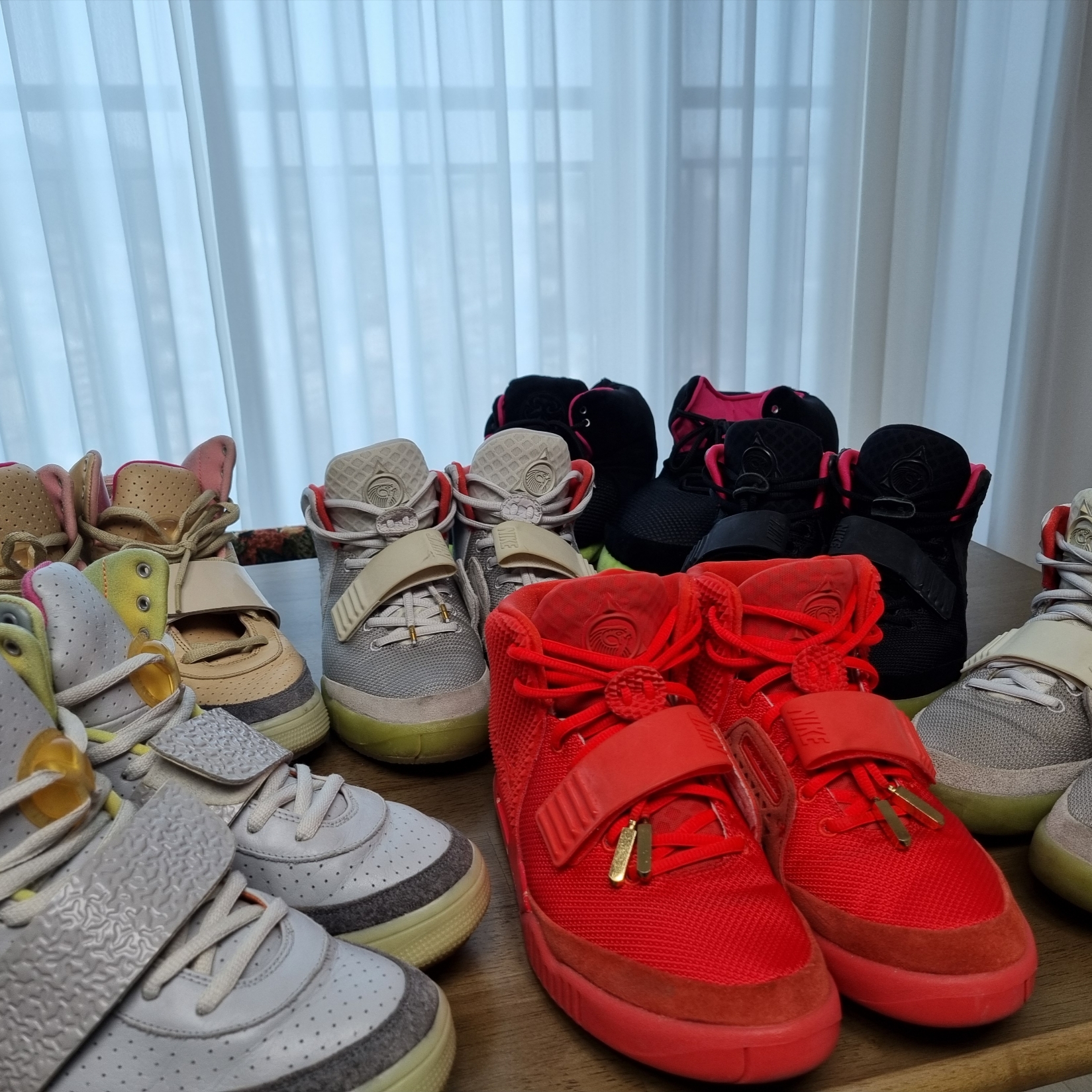 Nike Air Yeezy 2 Red October, Nike Air Yeezy 2 Solar Red 착용 스타일 - 3